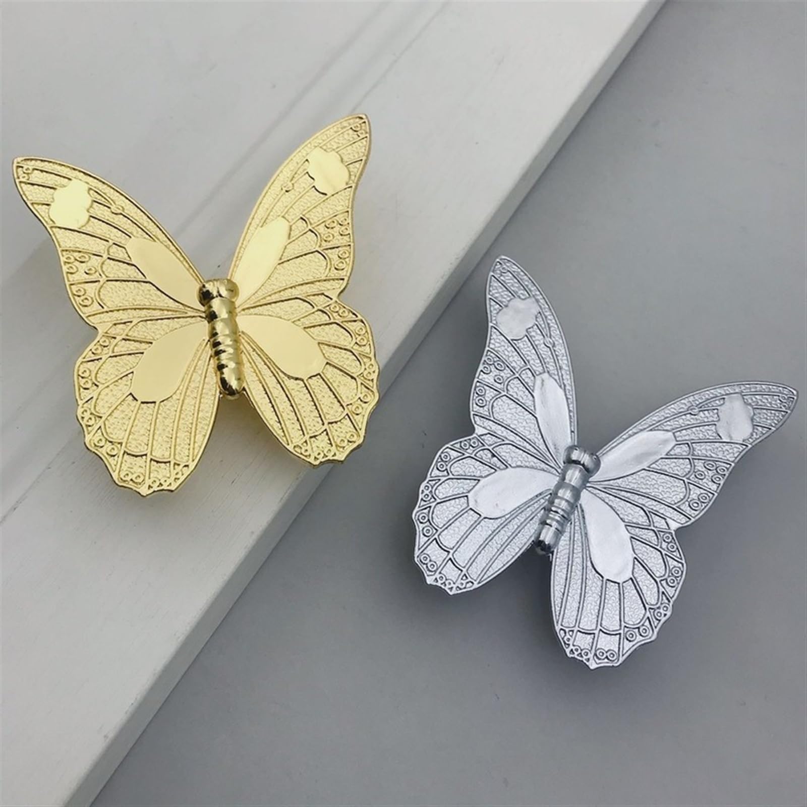 Poignée de meuble vintage en bronze et zinc pour donner du cachet à un buffet