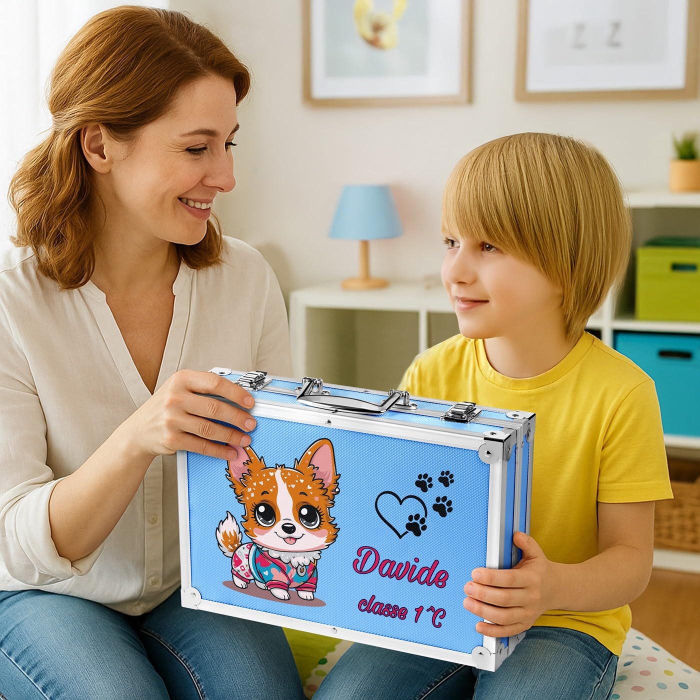 Maverton Valigetta Colori Personalizzata - Azzurra o Rosa a 2 Piani - Set Pittura e Disegno - Kit Matite Colorate Pastelli Pennarelli Colori a Matita - Regalo Bambini Compleanno