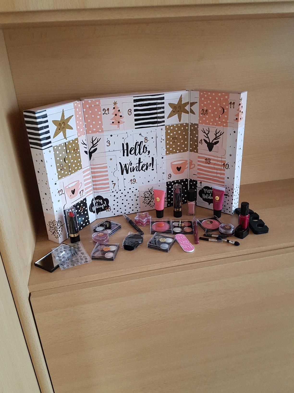 Adventskalender für Mädchen 2019 günstig online kaufen Beauty-Adventskalender für Mädchen & Frauen, 24 Schminke & Nagel-Pflege