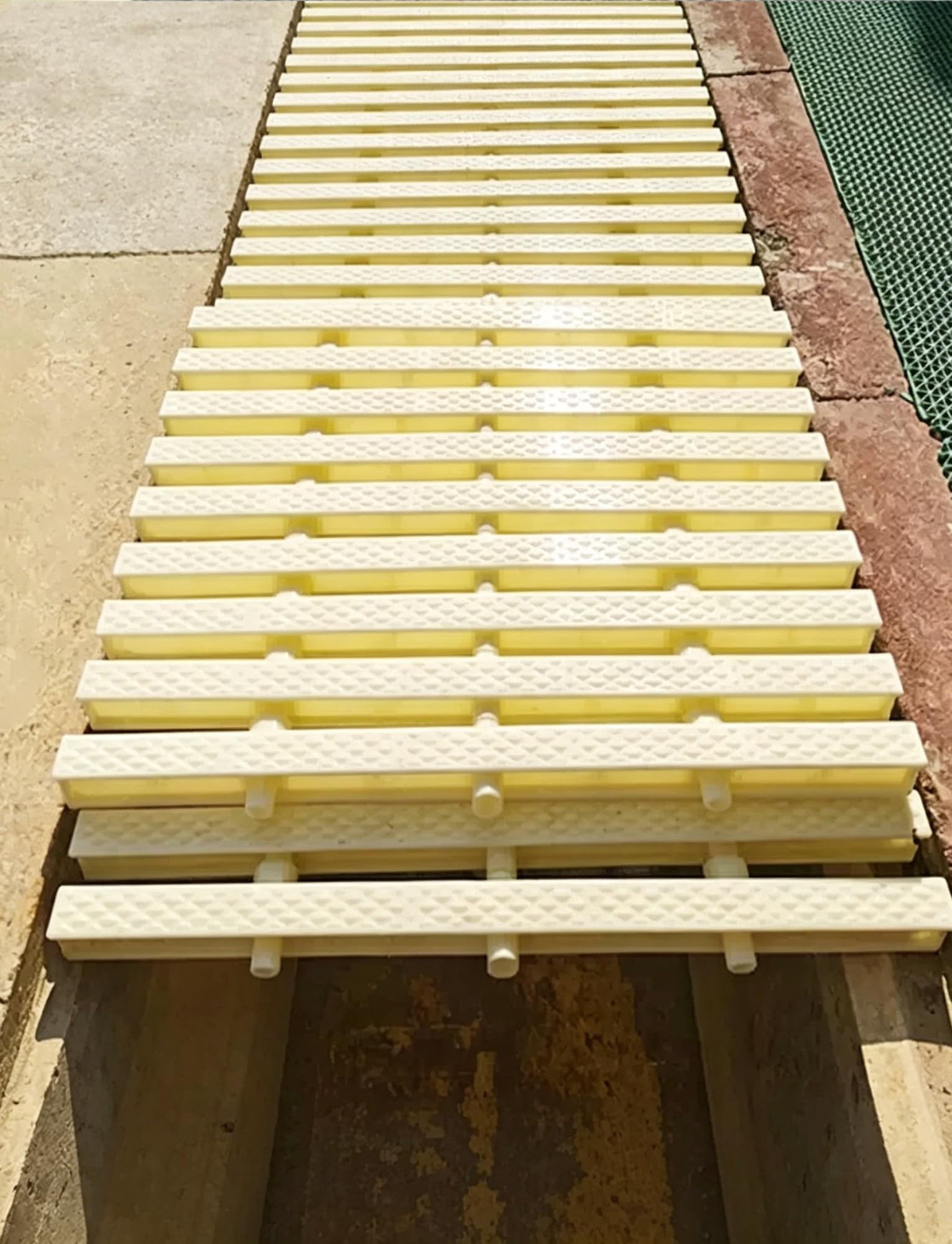 Grille de débordement de piscine en ABS 15x100 cm amovible pour terrasse - Lot de 3