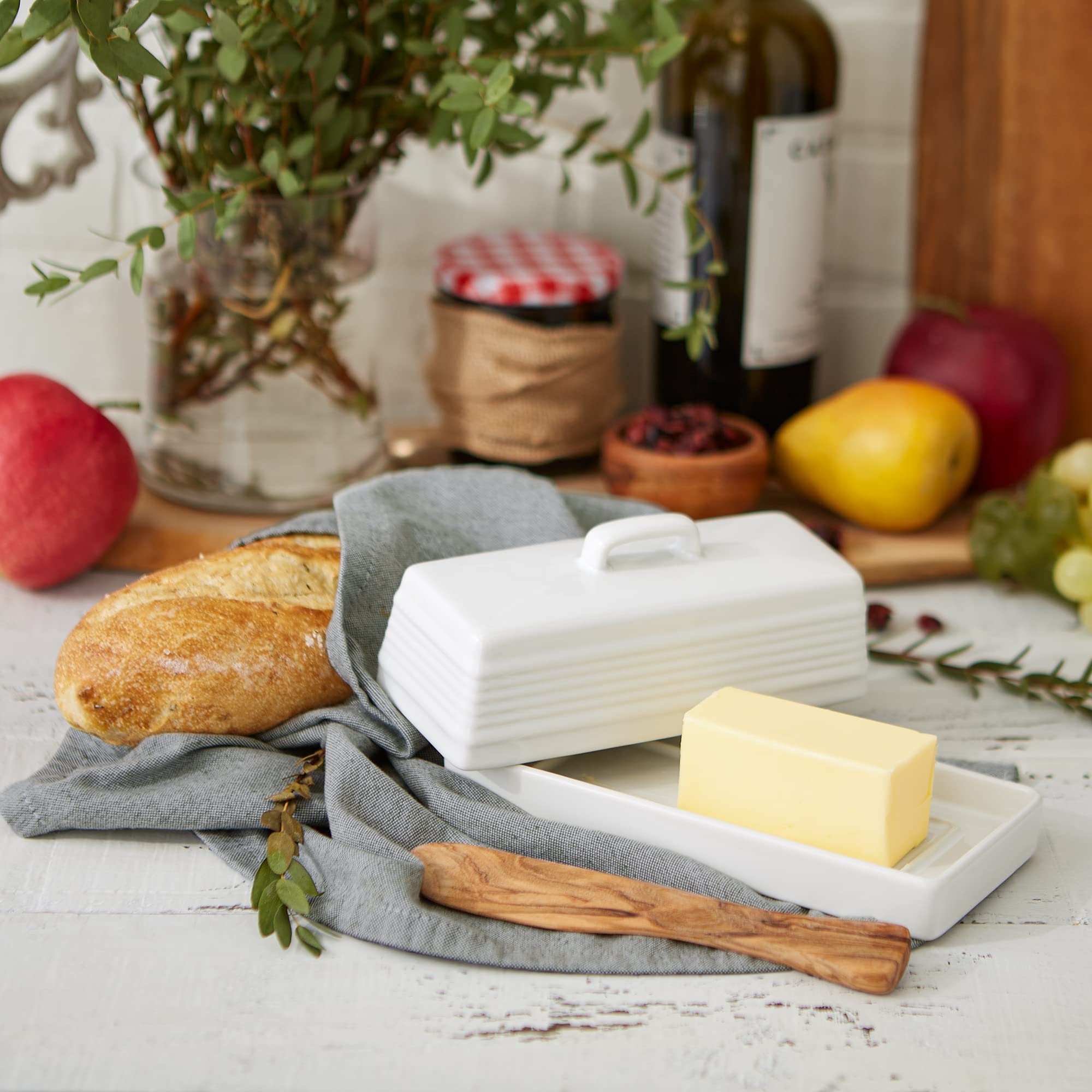 RSVP International Beurrier en grès avec couvercle pour comptoir de cuisine et table, 19,7 x 9,5 x 7,6 cm, blanc