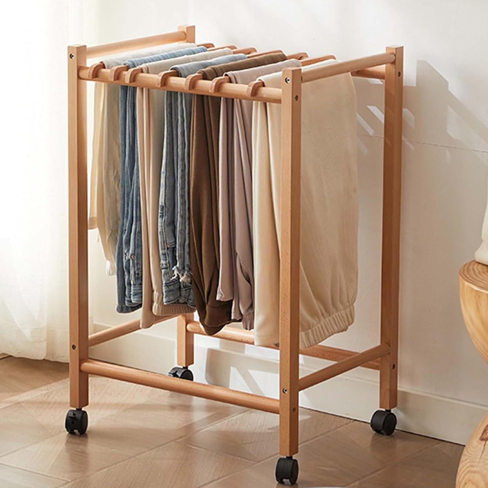 Organisateur de placard mobile contre les vêtements froissés, portant en bois et métal