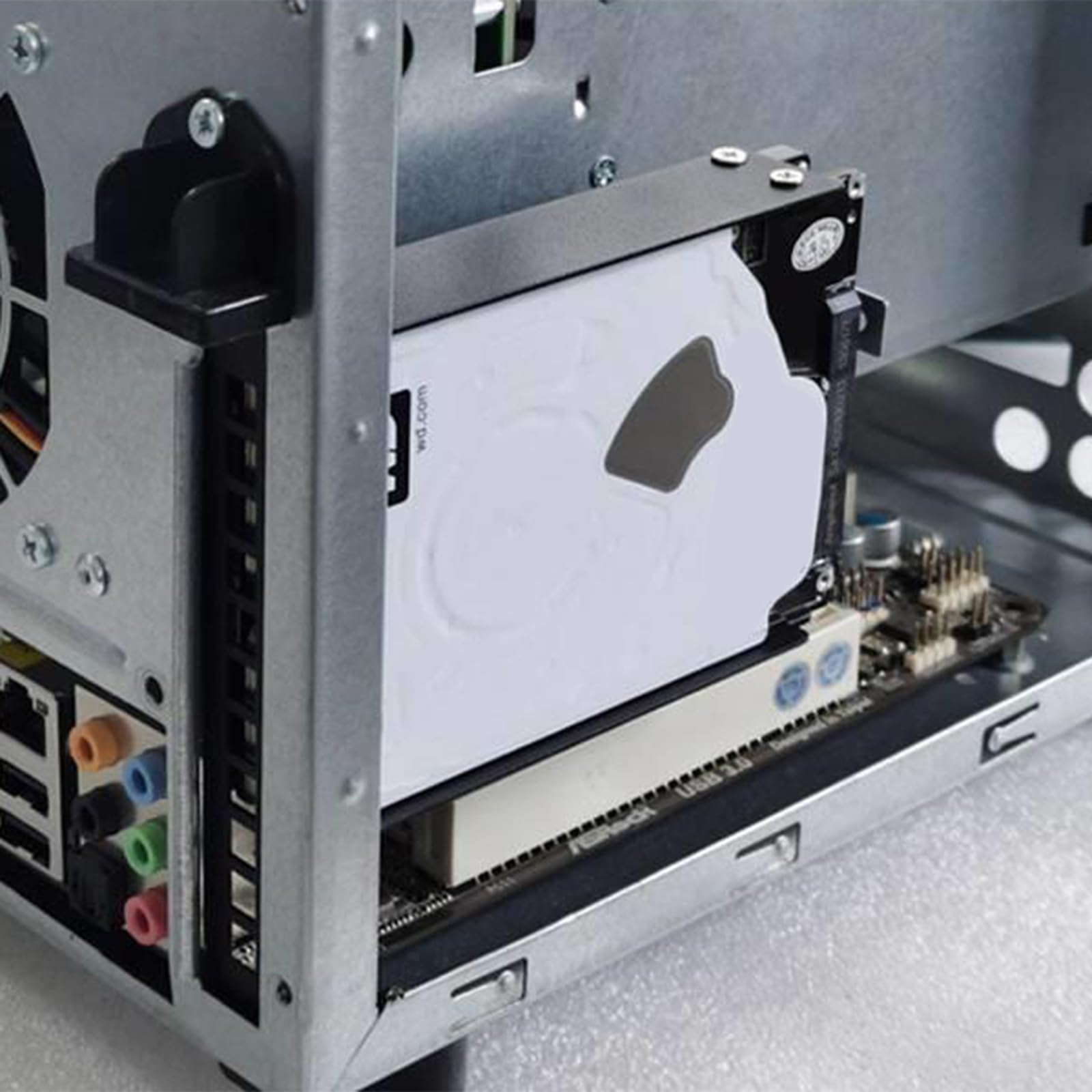 Staffa di montaggio stabile per computer desktop per slot per schede di espansione telaio in metallo per archiviazione sicura staffa di montaggio SSD