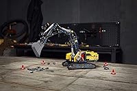 Vista 7 de LEGO Technic 42121 - Kit de construcción de juguetes para excavadora de servicio pesado; un regalo genial de cumpleaños o en cualquier momento