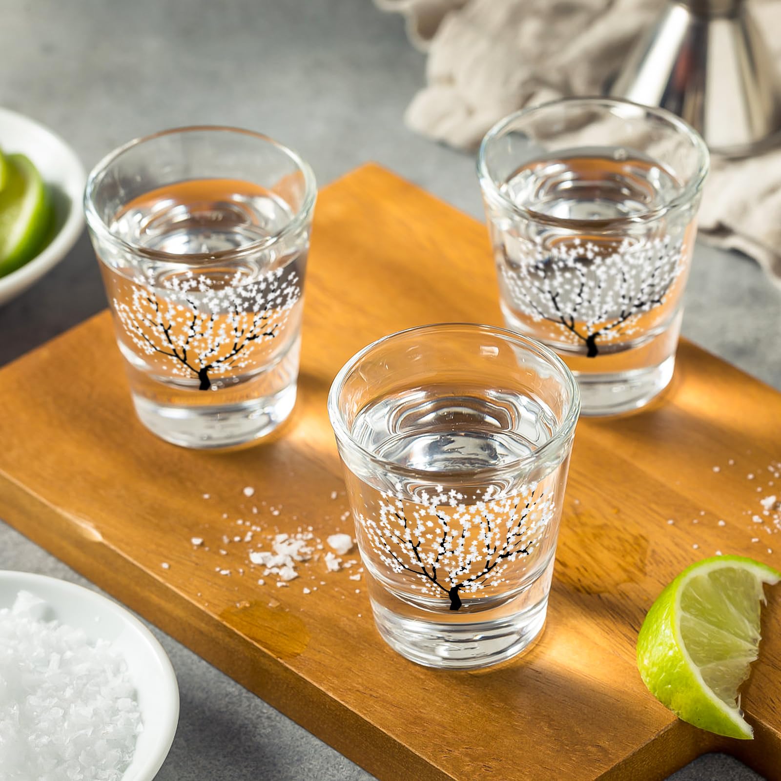 Fonyet 4 Stück Schnapsgläser 5cl Farbwechselnde Shotgläser die bei Kälte die Farbe Wechseln, Schnapsglas aus Klarem Glas mit Dickem Boden, Shot Gläser für Tequila, Wodka, Ouzo Küche, Haushalt & Wohnen