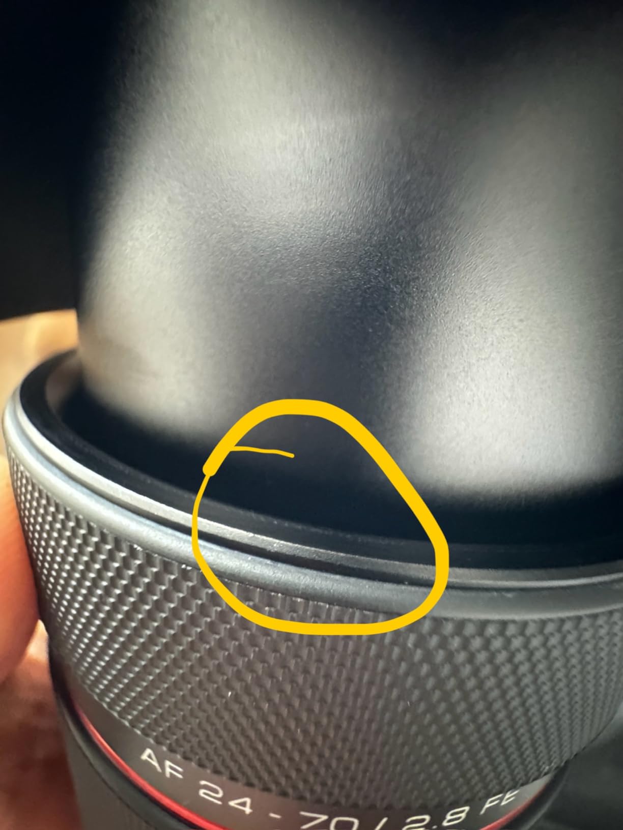 Übersäht mit Macken