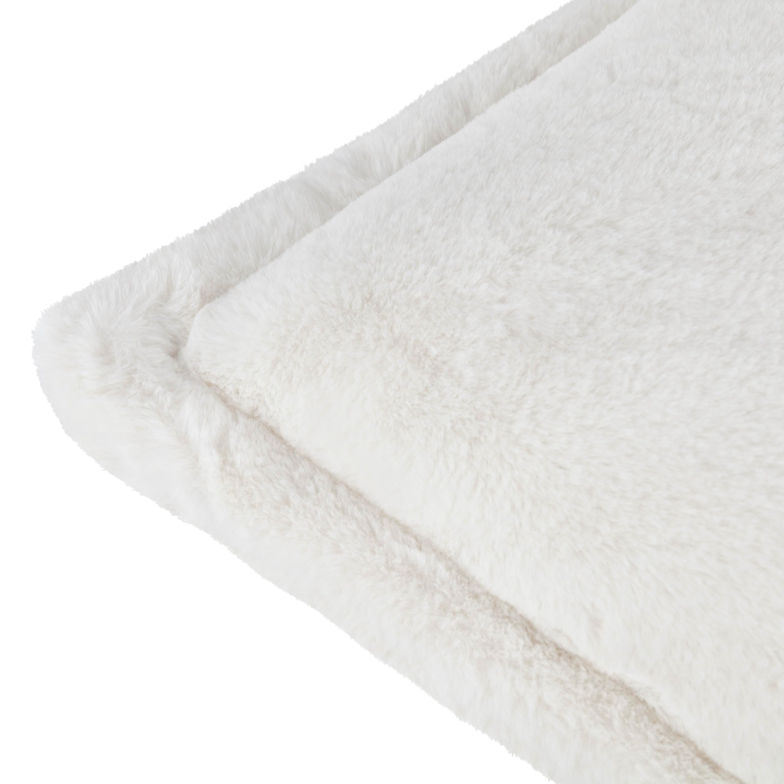 furn. Kallu Kissen mit Polyesterfüllung aus Kunstfell – weiches, Flauschiges Dekokissen mit Oxford-Kante (Ecru – 55x55cm)