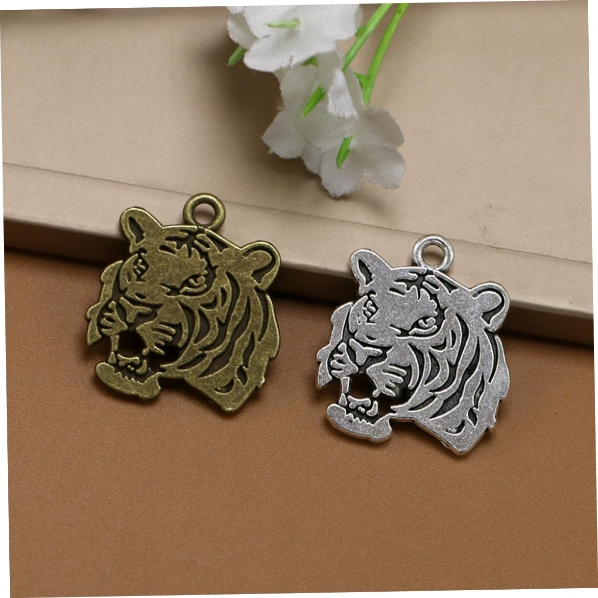 60 Stk Schmuckanhänger herstellen Selbstgemachter Schmuck Feng-Shui-Charme Sternzeichen-Schlüsselanhänger Kettenanhänger Charm-Armbänder Anhänger aus Legierung