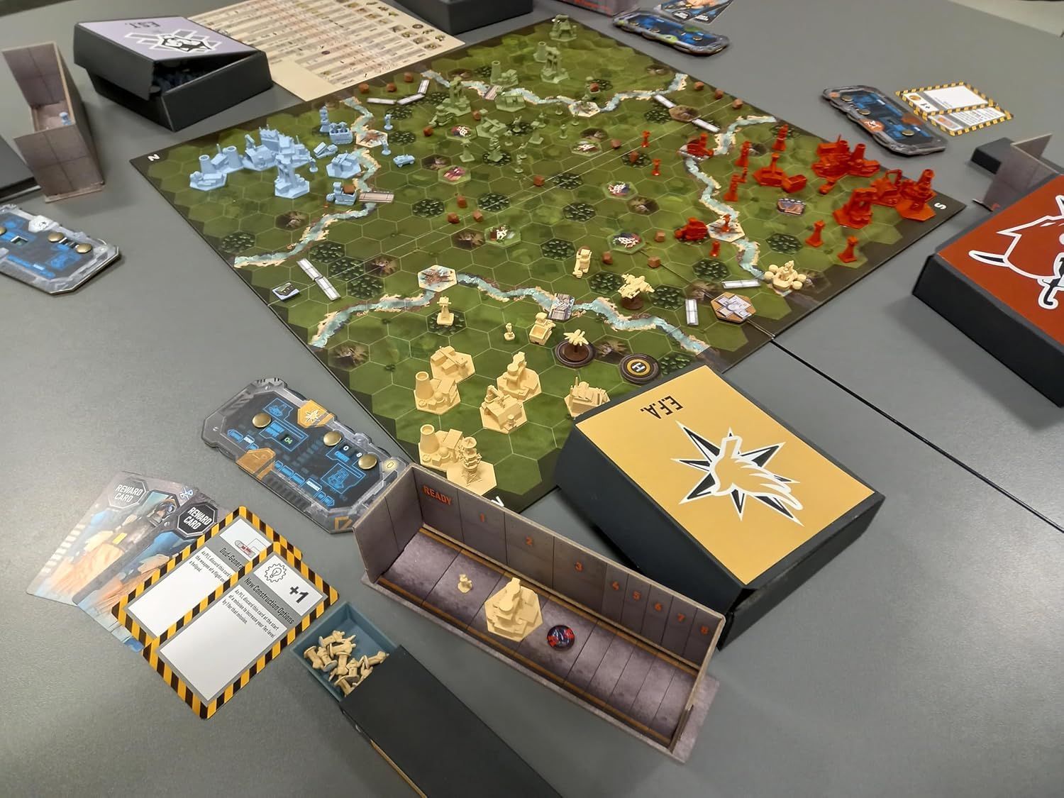 Dominate & Delegate - Command&Conquer als Brettspiel (Deutsche Ausgabe)