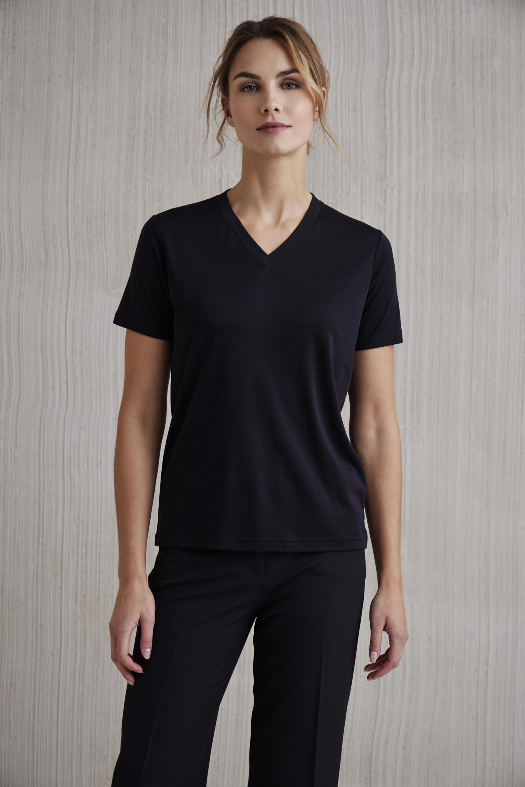 FALKE Basic Soft Lyocell/Cotton V-tee W S/S SH Lyocell Algodón Suave Manga Corta Cómoda Ligera Camiseta Mujer (Pack de 1)