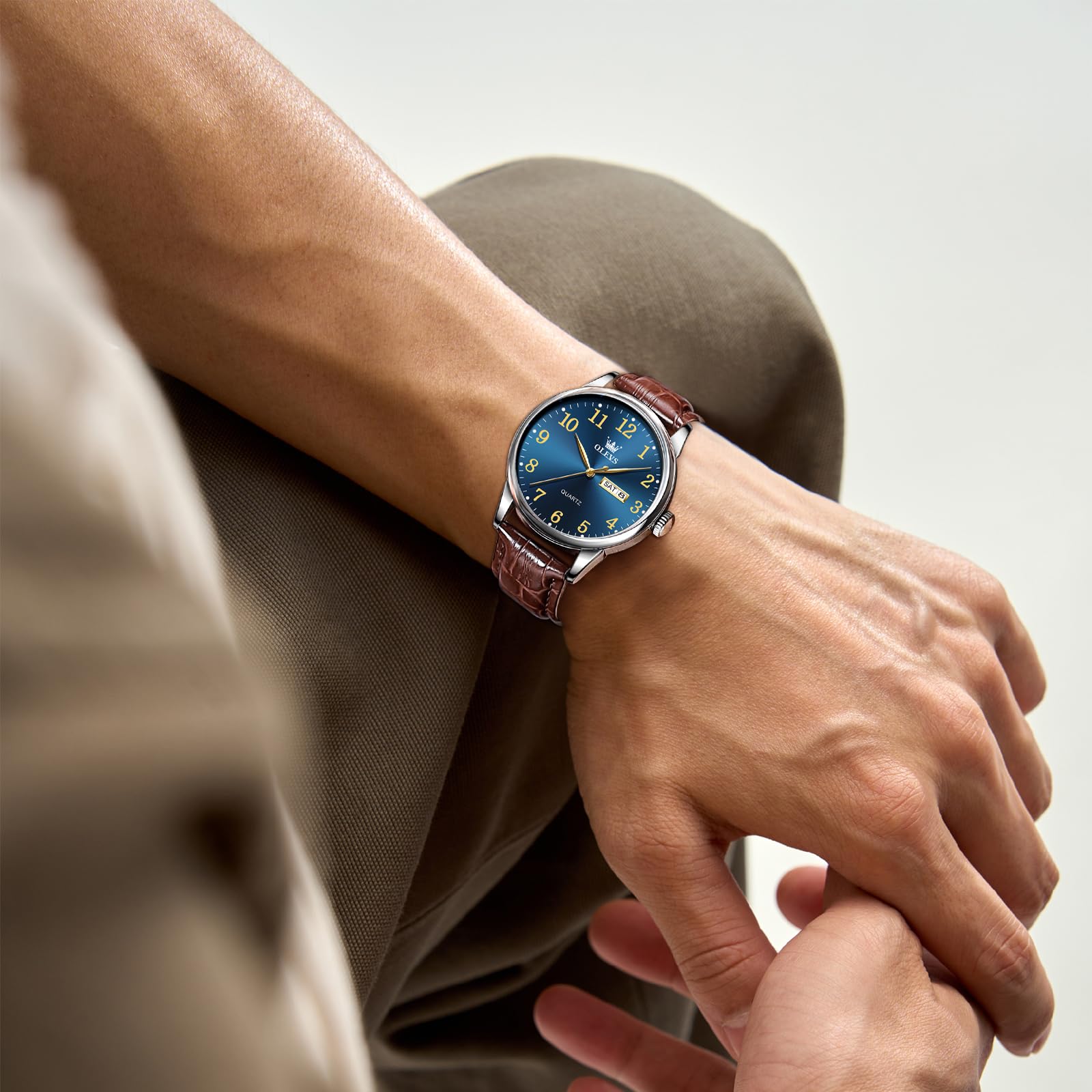OLEVS Lederuhr für Herren, Edelstahl Analog Quarz Uhr, Klassisches Geschäfts-Kleid Uhr, Wasserdicht Leuchtend Tag Datum Armbanduhr