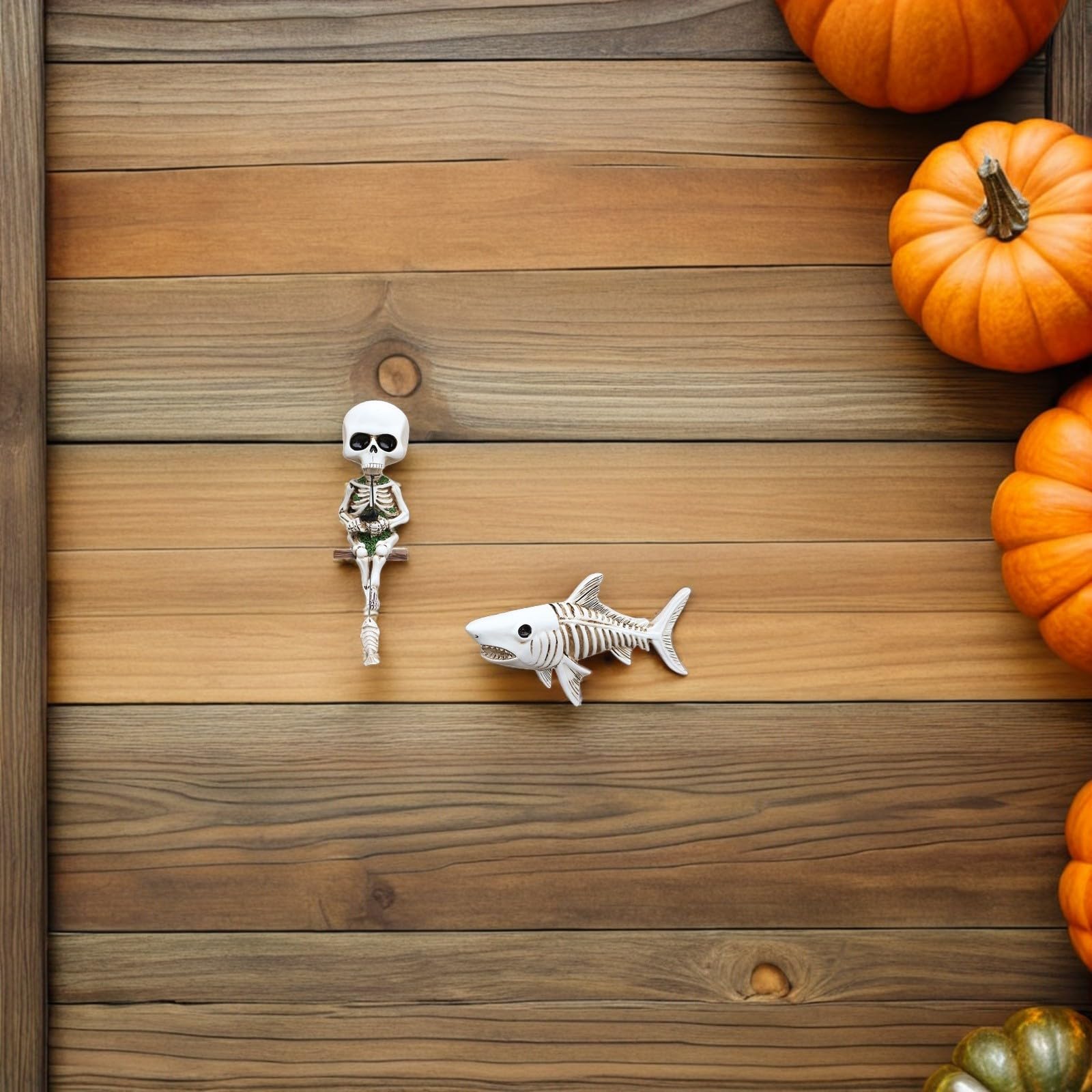 SEWACC 4 Juegos Escultura de Tiburón Esqueleto de Resina para Decoración de Halloween, Diseño Gótico Único, Fácil Instalación y Exhibición Versátil para Mesa o Fiestas