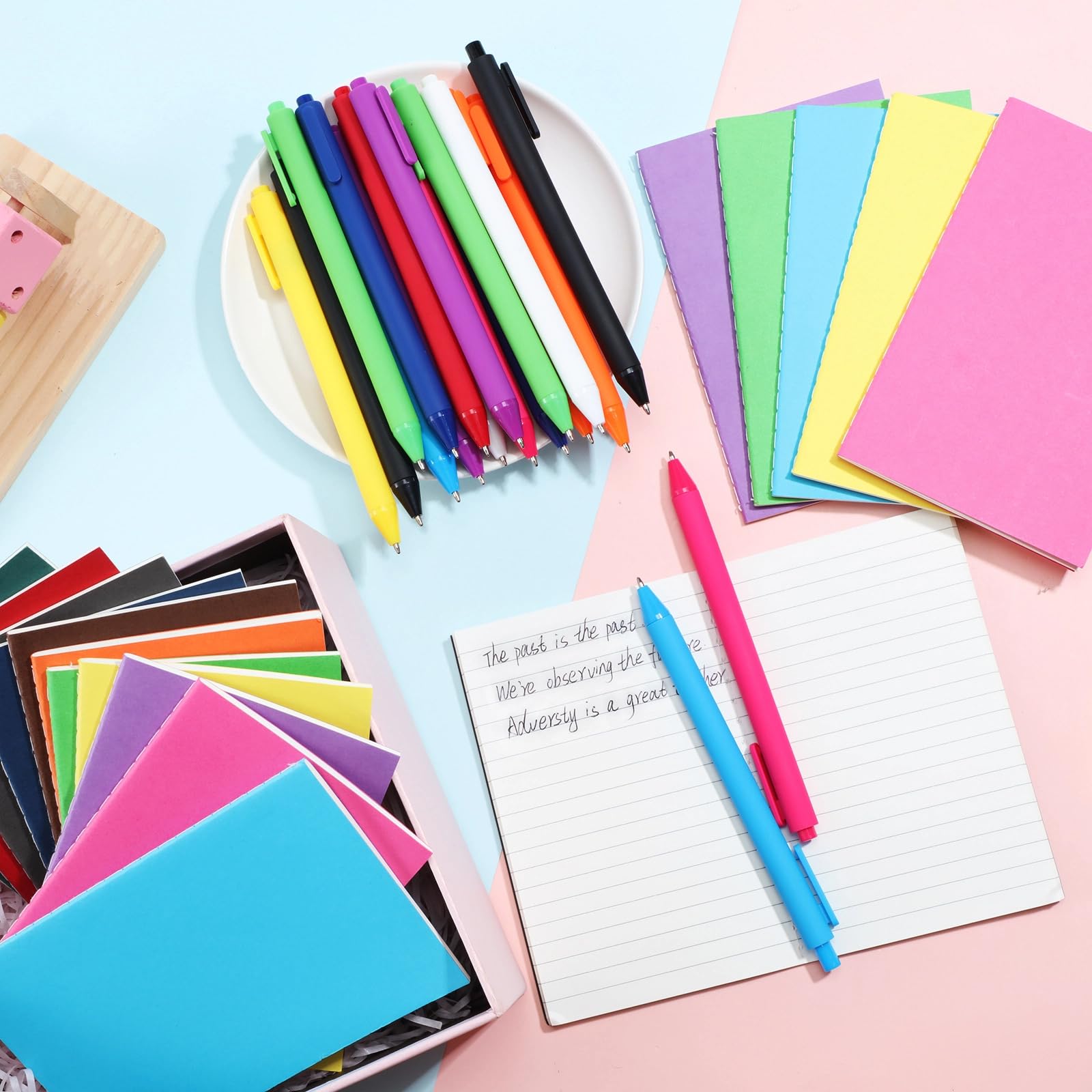 Sabary Mini-Notizbuch und Stift, liniert, kleiner Taschen-Notizblock, einziehbarer Kugelschreiber, Tagebuch, Notizblock, 24 Blatt/48 Seiten, 8,9 x 14,9 cm, für Studenten, Lehrer, Geschenk (bunt)
