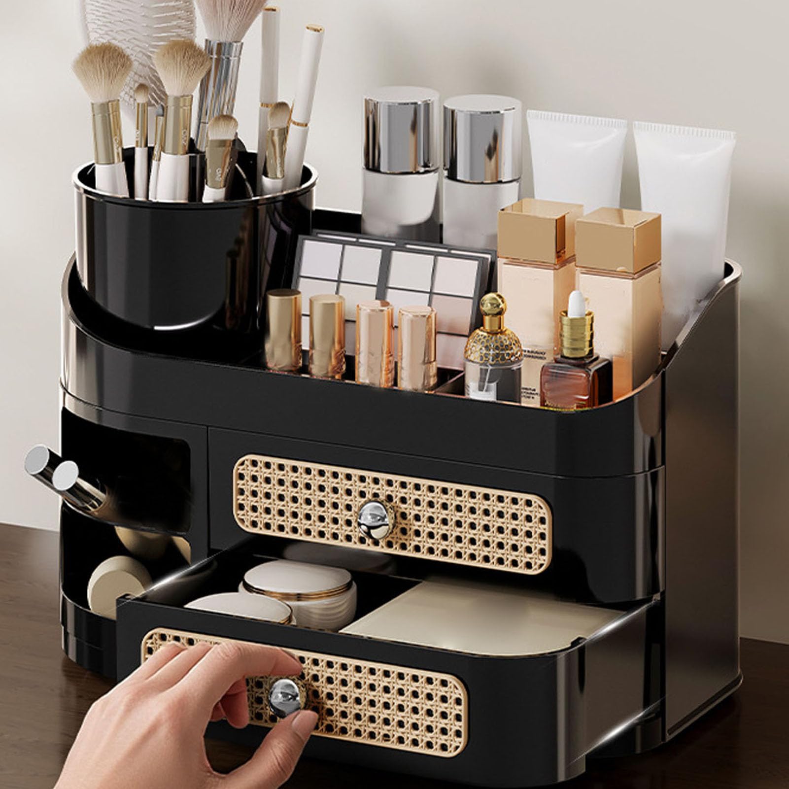 Asixxsix Organizer per Trucco da Scrivania in Rattan, con 2 Cassetti e Scomparti Multistrato per Cosmetici Cura della Pelle Vanity Bagno Controsoffitto Home Office (BLACK)
