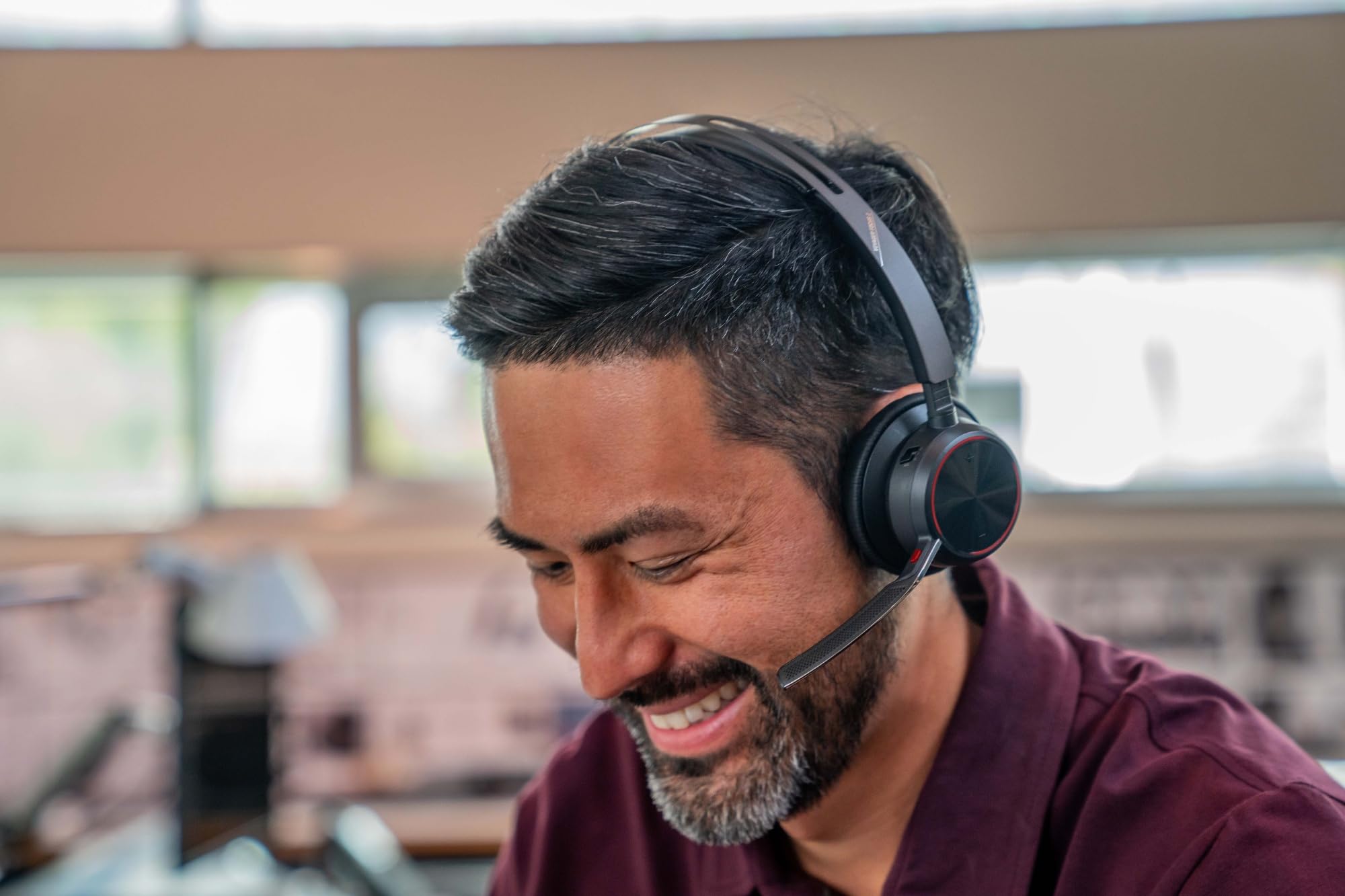Poly Voyager Focus 2-M USB-C-C Headset con adattatore USB-C/A A4HT0AA con cancellazione attiva del rumore e tecnologia Acoustic Fence