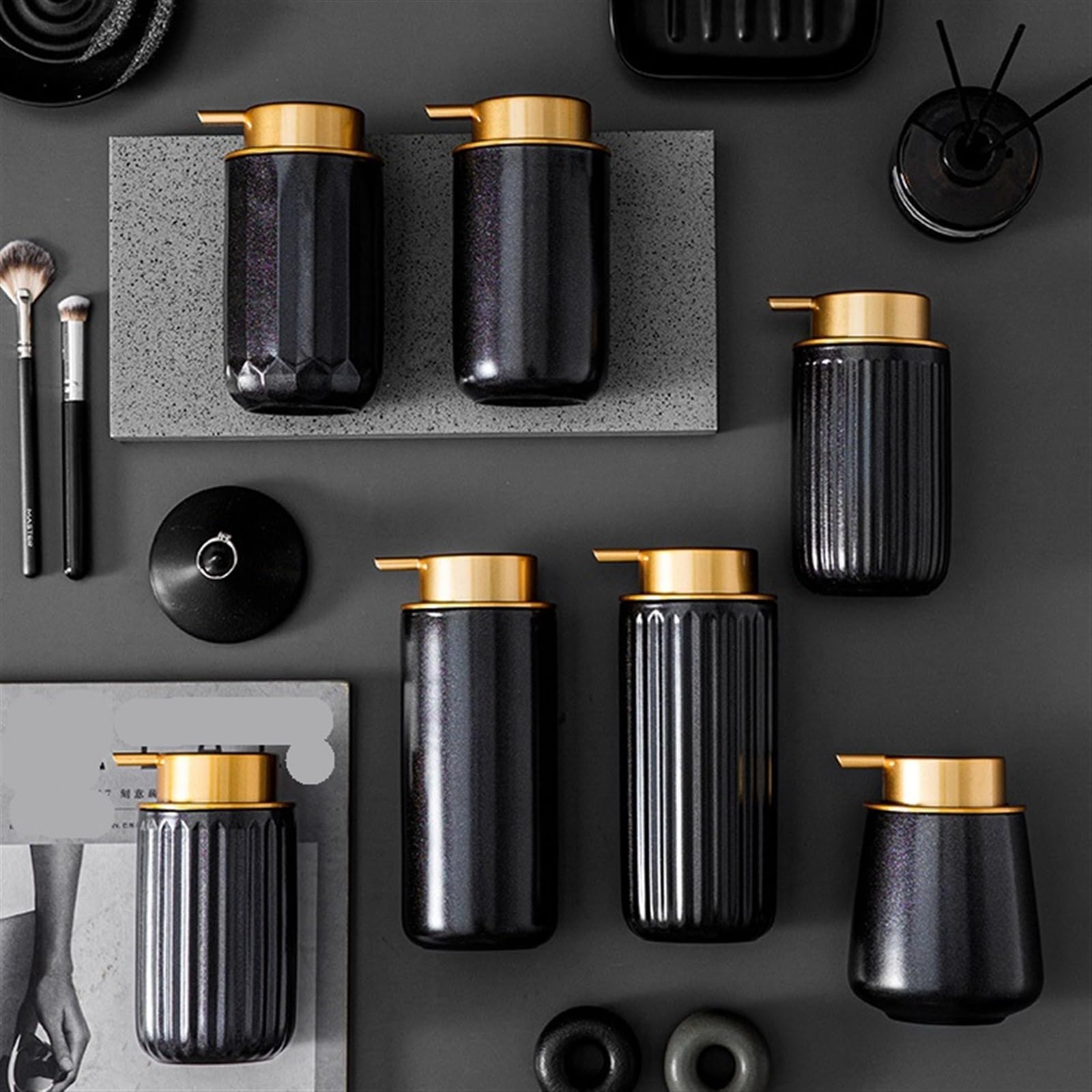 Lotionspender, Seifenspender aus Keramik mit Goldener Pumpe, schwarzen vertikalen Streifen, Handlotion-Flüssigkeit