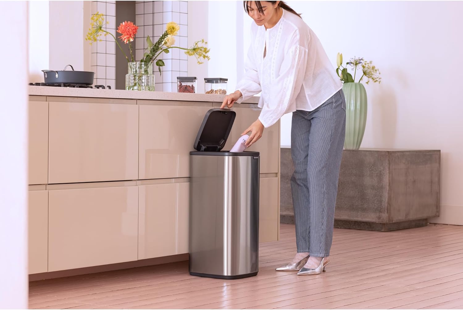Brabantia Bo Touch Top 8 Gallon Square Trash Can | Matt Steel Fingerprint Proof | Soft-Touch Kitchen Trash Can, Removable Inner Bucket, Non-Slip Base | Sample Trash Bags Included