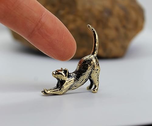 Miniatura 7 de Figura de gato estirada fundida a mano en latón, pequeño gatito, regalo coleccionable para amantes de los gatos, pequeña baratija decorativa de metal
