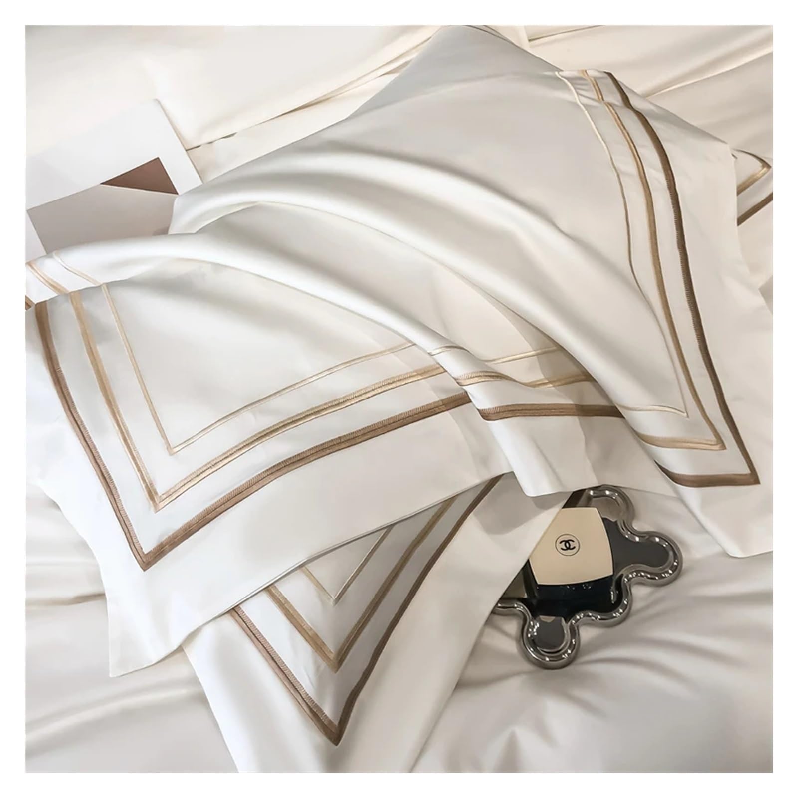 Amazon｜寝具セット高級ゴールド刺繍布団カバー白エジプト綿のベッド