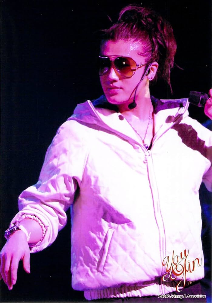 Amazon.co.jp: KAT-TUN 赤西 仁 【公式写真・スリーブ付き】a81 : ホビー