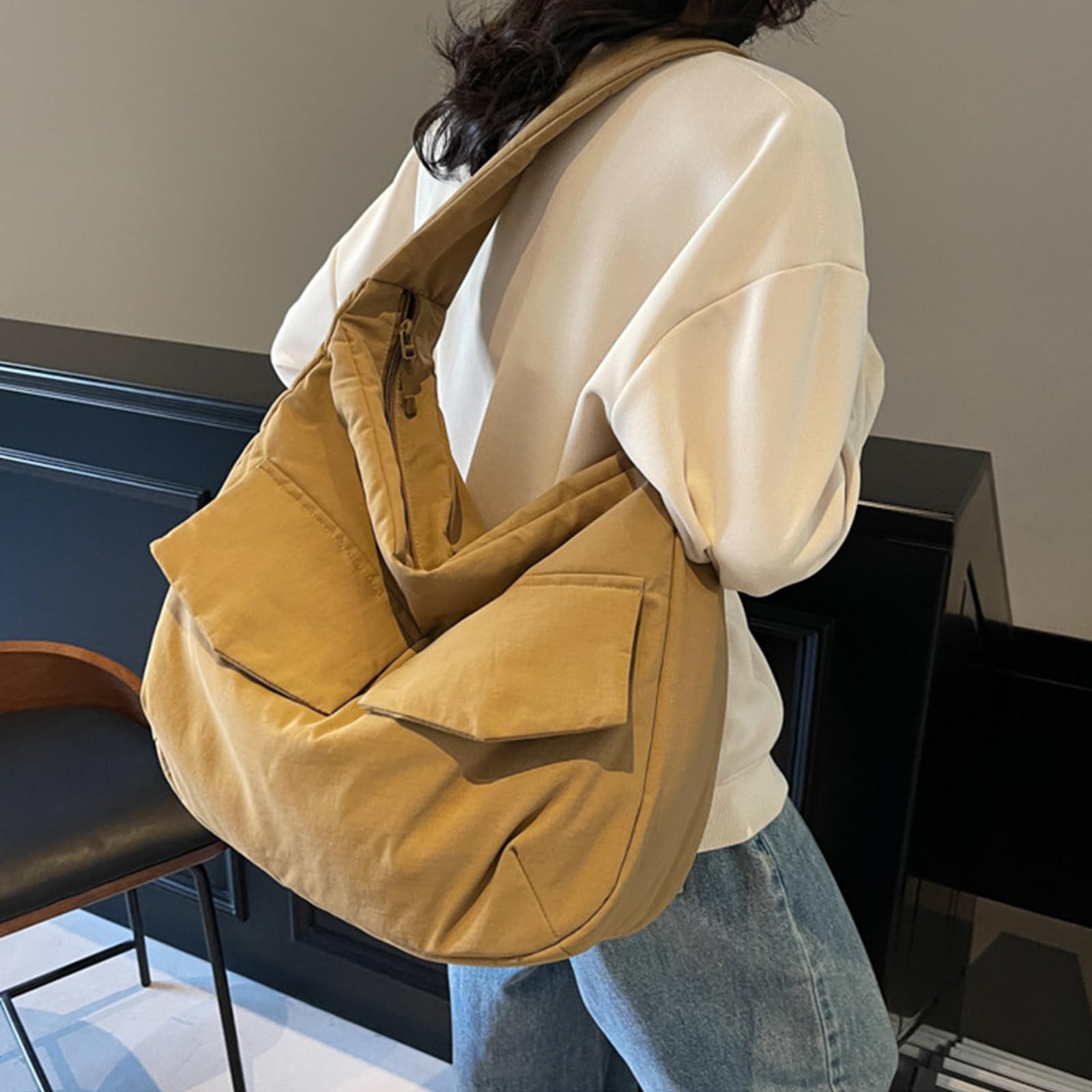 Bolso bandolera de nailon con prácticos bolsillos