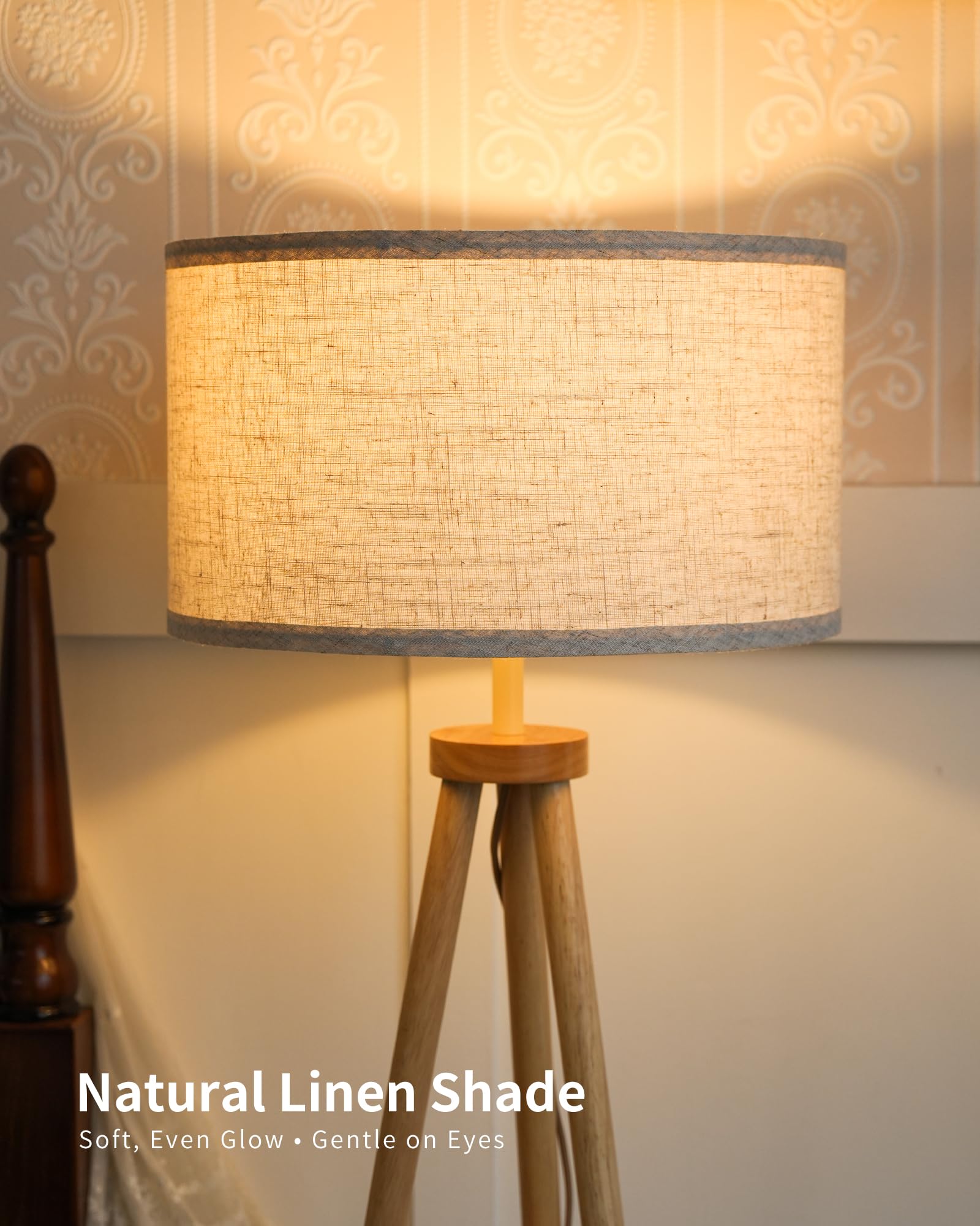 Tripod-Stehlampe aus Holz mit 2 Ablagen, Boho Stehleuchte im skandinavischen Stil, beiger Stoffschirm, E27, Fußschalter, 154 cm hoch, für Wohnzimmer Schlafzimmer Ecke
