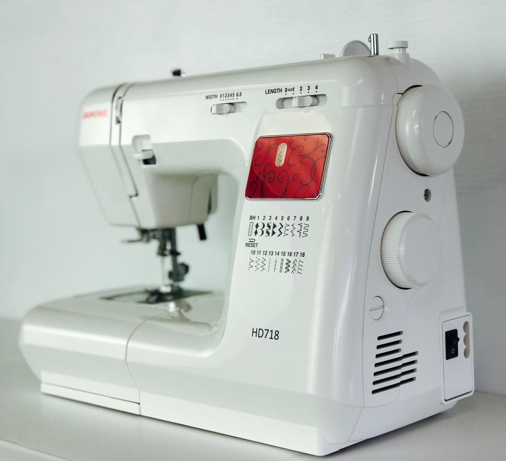 Janome Macchina per Cucire HD 718