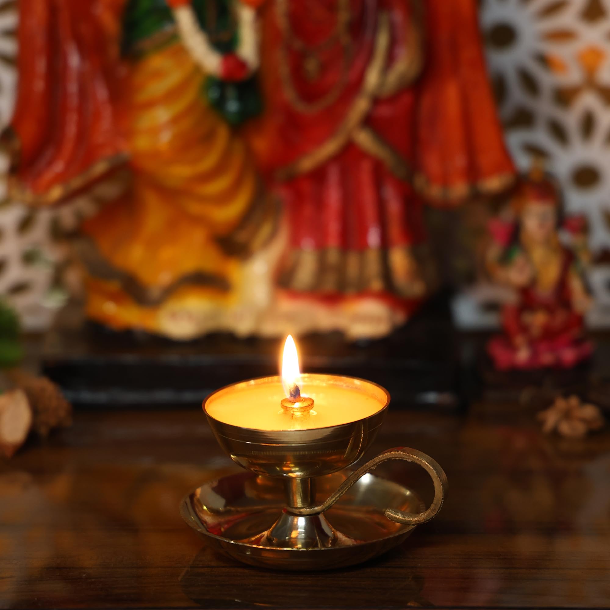 Een Traditionele Diwali Poster Met Beelden Van Lord Rama En Sita , Samen Met De Diya - Lampen