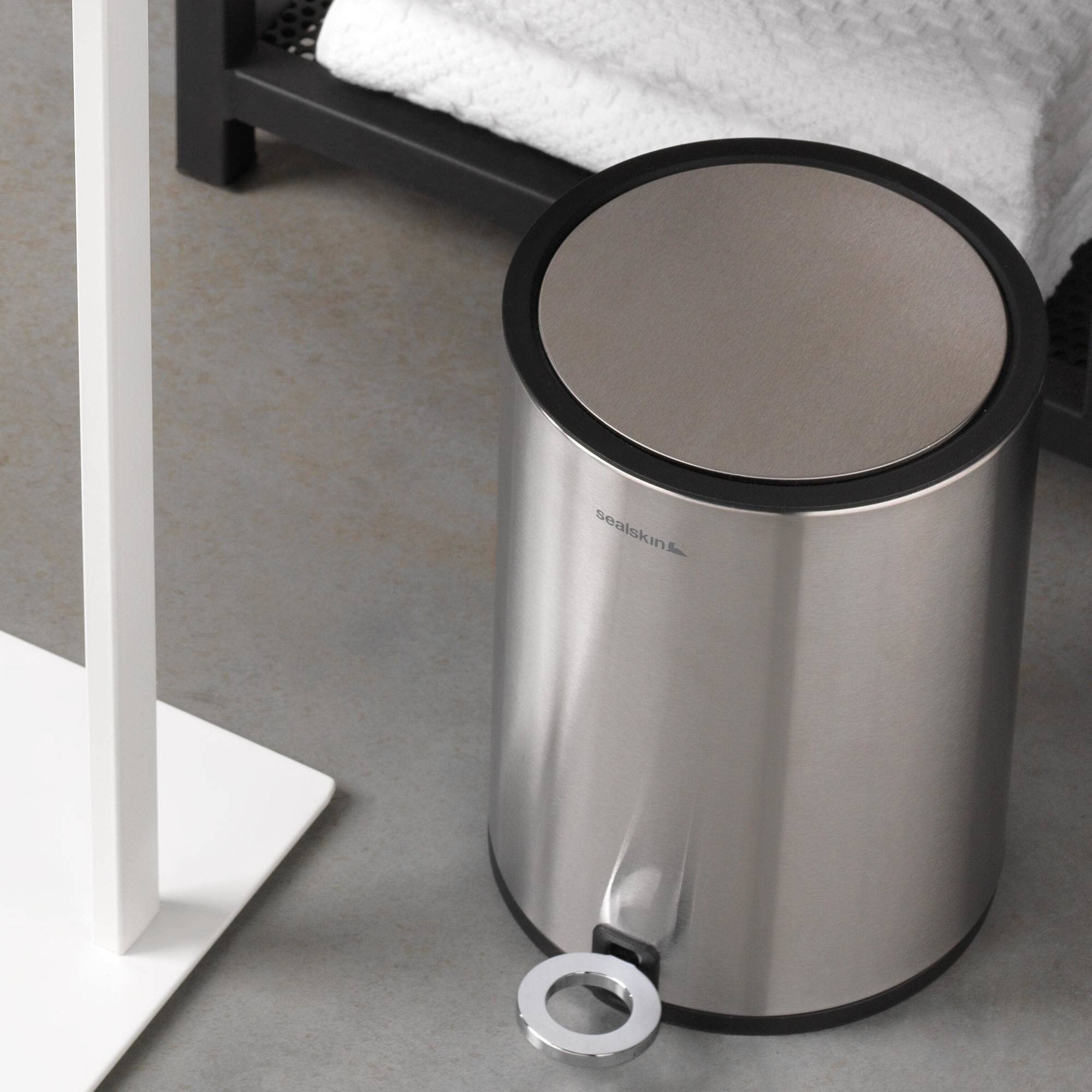 Sealskin Kosmetikeimer Industrial, Abfalleimer mit Soft-Close-Funktion, Treteimer aus gebürstetem Edelstahl, Edelstahllook