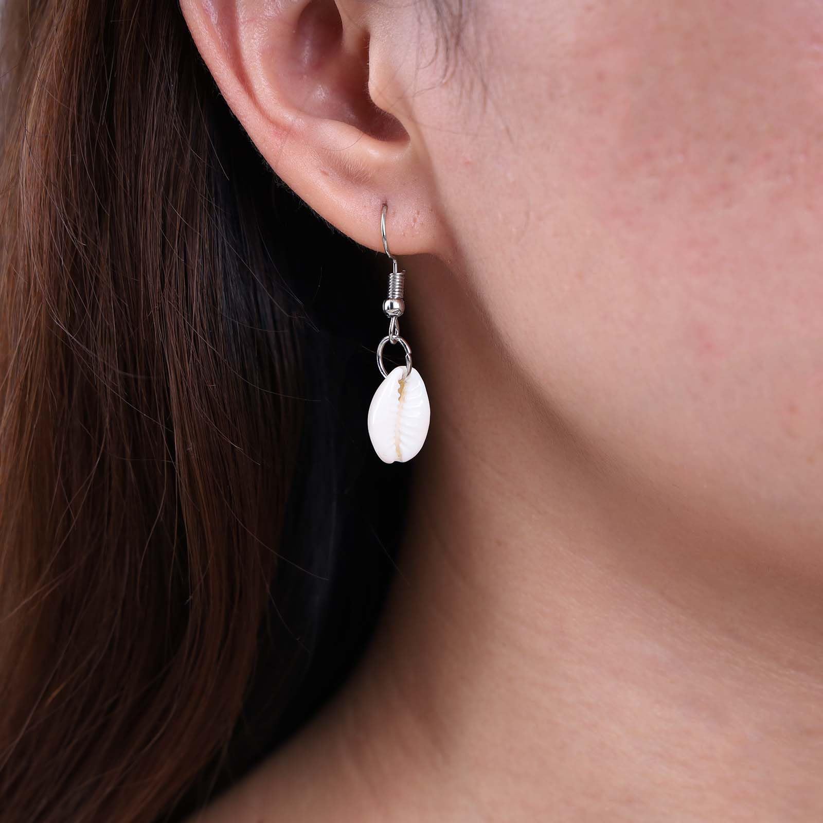 Sttiafay Boho Shell Dangle Earrings Silver Shell Drop Earrings Beach Cowrie Earrings Summer Ocean Shell Earrings Jewelry for Women
