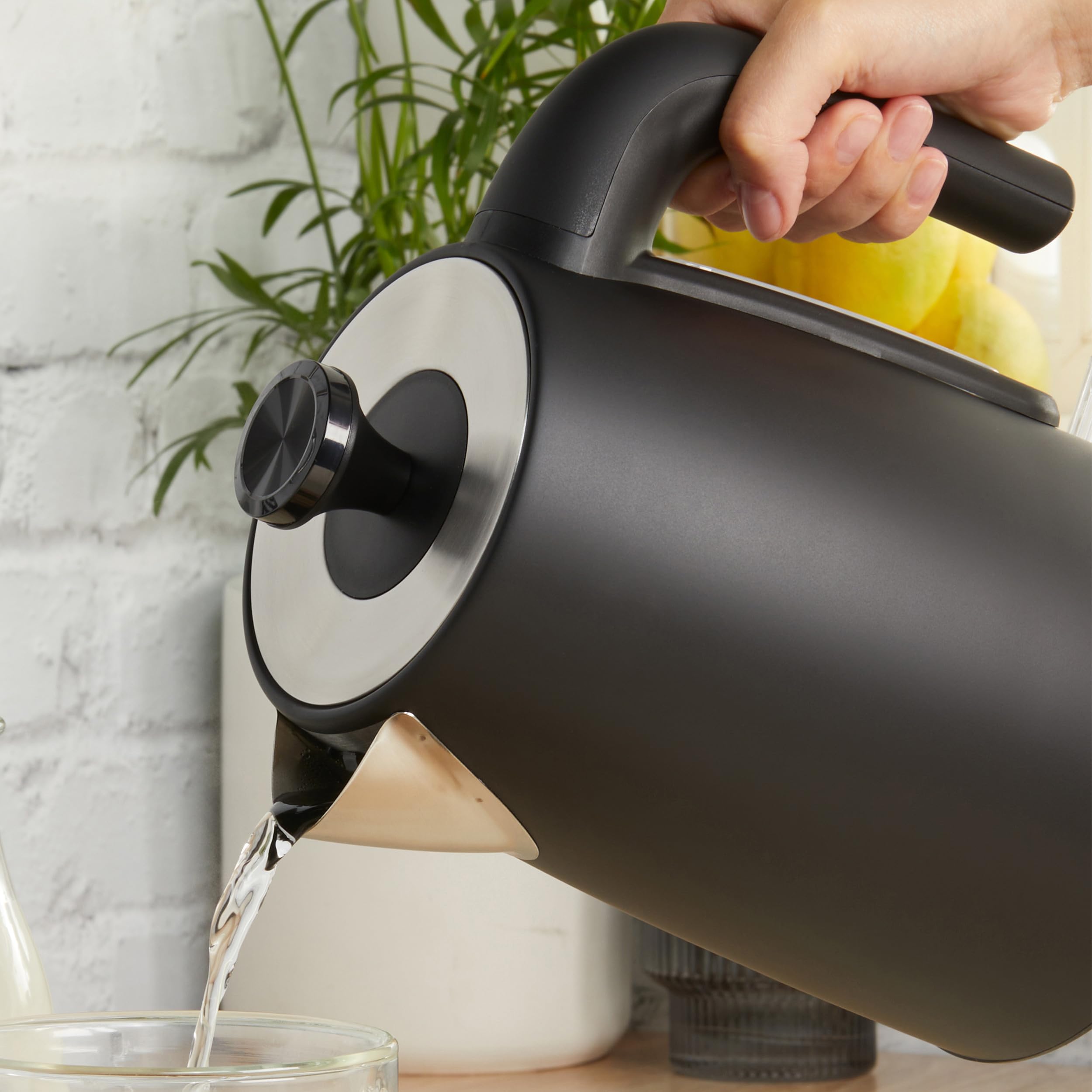 Petra PT5632MBLKVDE Bouilloire 1.7L électrique - ébullition rapide, sans BPA, base pivotante 360°, indicateur de niveau d'eau, filtre anticalcaire, capteur d'ébullition à sec, arrêt automatique, 3000W
