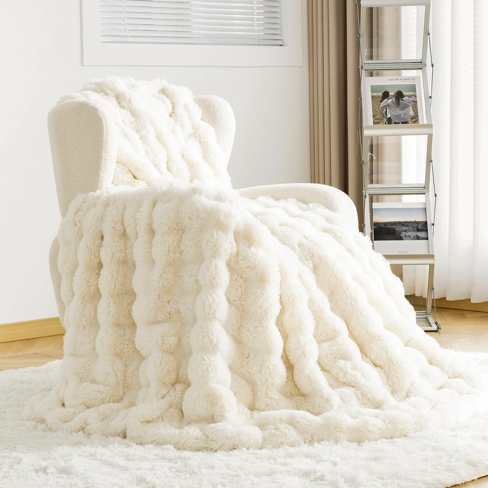 OMERAI Manta mullida con burbujas, mullida, suave y gruesa, manta de piel sintética, para sofá, cama, sofá, lavable a máquina, color beige claro, 180 x 230 cm