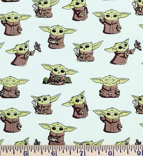 Miniatura 1 de 1 yarda - Mini Baby Yoda sobre tela de algodón verde claro (ideal para acolchar, costura, proyectos de manualidades, colcha, almohadas y más) 1
