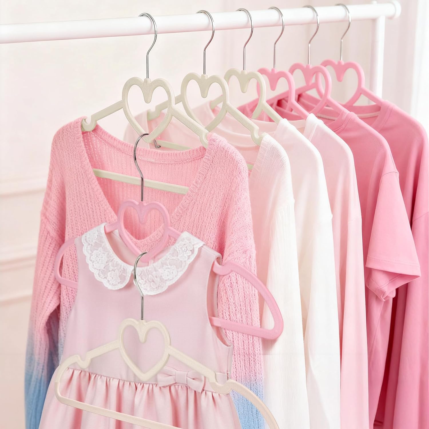 Hiceeden 50 Pcs Pink & White Plastic Hangers, Cute Heart Slim Hanger with 360 Degree Swivel Hook, Strong Clothes Hangers with Stackable Hanging Design for Dress, Shirt, Coat