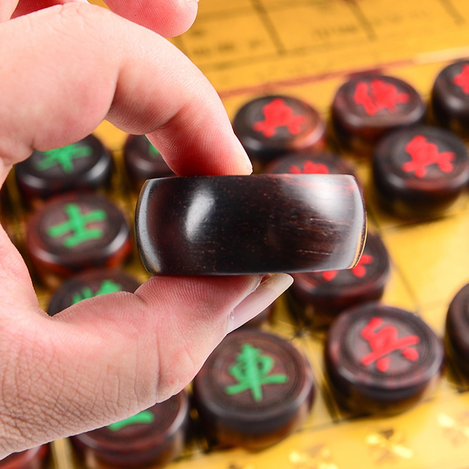 Juego de Mesa de Estrategia para 2 Jugadores, Juego de ajedrez Chino con Tablero Plegable y Piezas de Caoba, Juego de Viaje clásico Xiangqi (6 cm/2,4 Pulgadas)