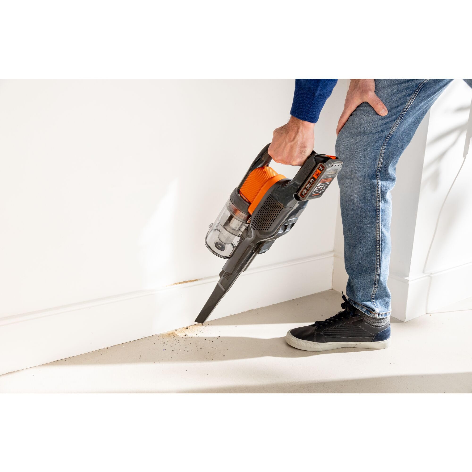 BLACK+DECKER Aspirador de Escoba con Batería Externa 18V, Batería de Litio 2Ah, Autonomía de 58 Minutos y 3 Velocidades, Depósito de 650ml - BHFEV182C-QW