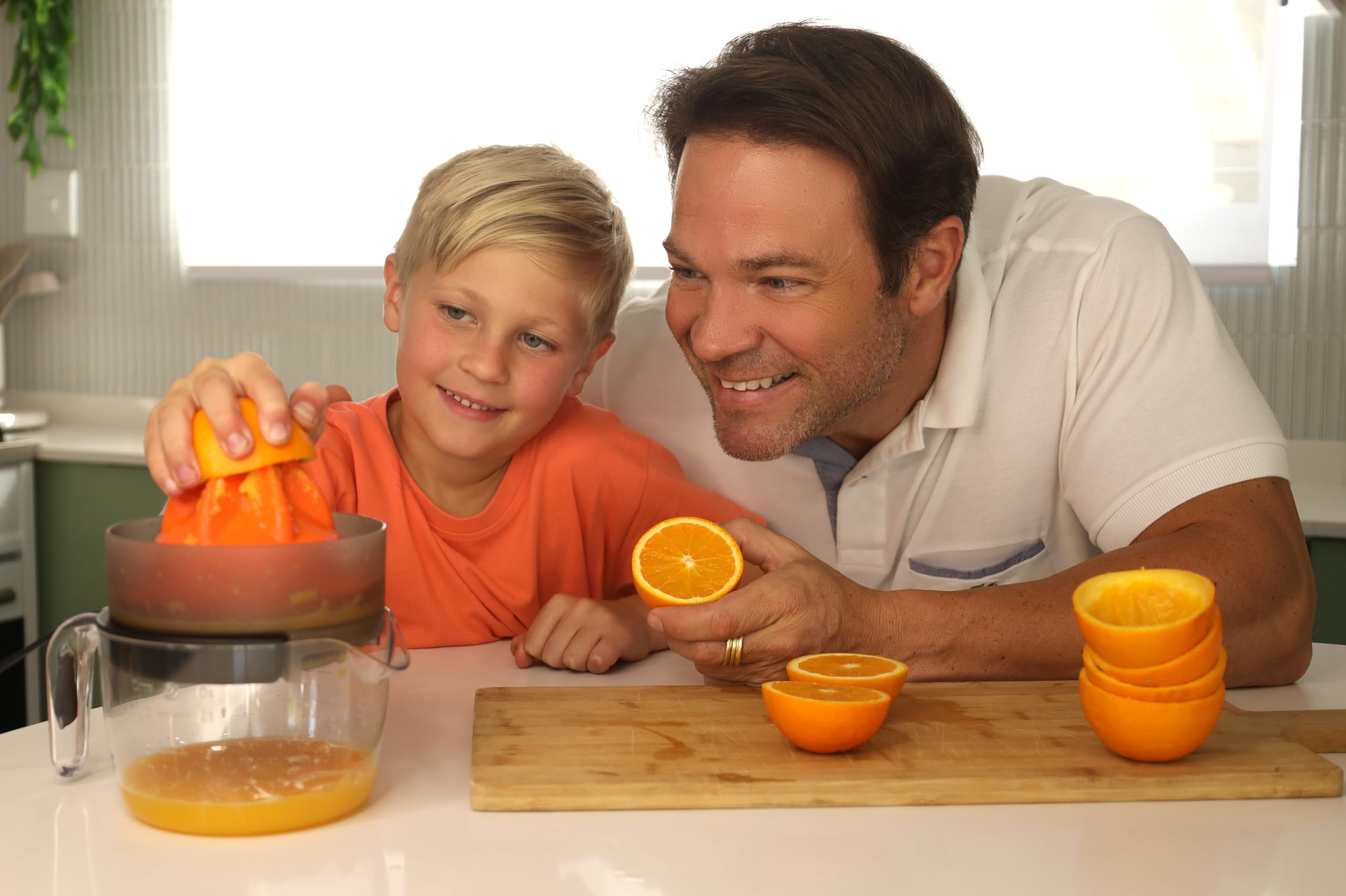 Exprimidor de cítricos, exprimidor de naranja, exprimidor de limón, 3 tazas de 24 onzas, eléctrico con cable, rotación automática a presión, adecuado para naranjas y limones, con un pequeño 9