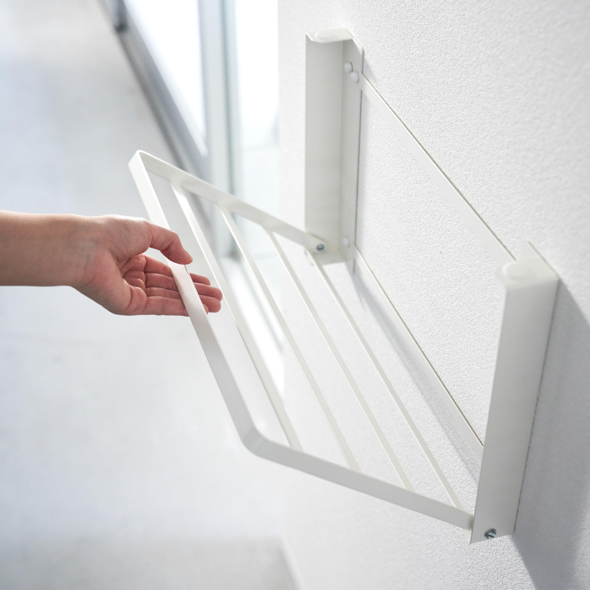 YAMAZAKI 8142 Tower Klappbare Ablage, weiß, Stahl/Magnet/Silikon, minimalistisch, 26 x 41 x 25,5 cm