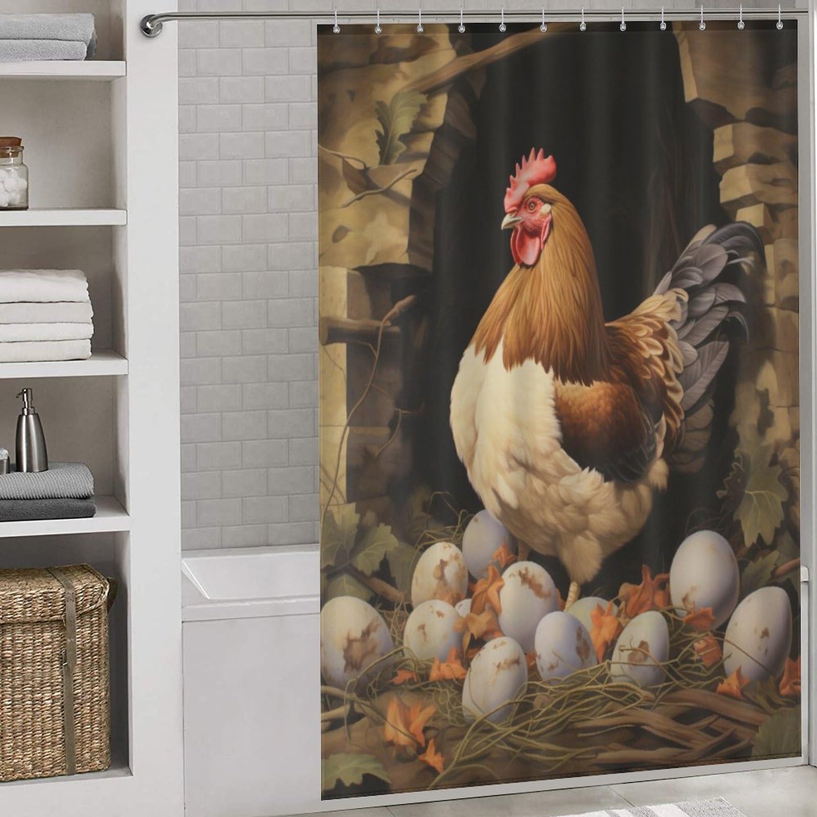 Rideau de douche en tissu motif poules pour créer une ambiance cottage dans votre salle de bain