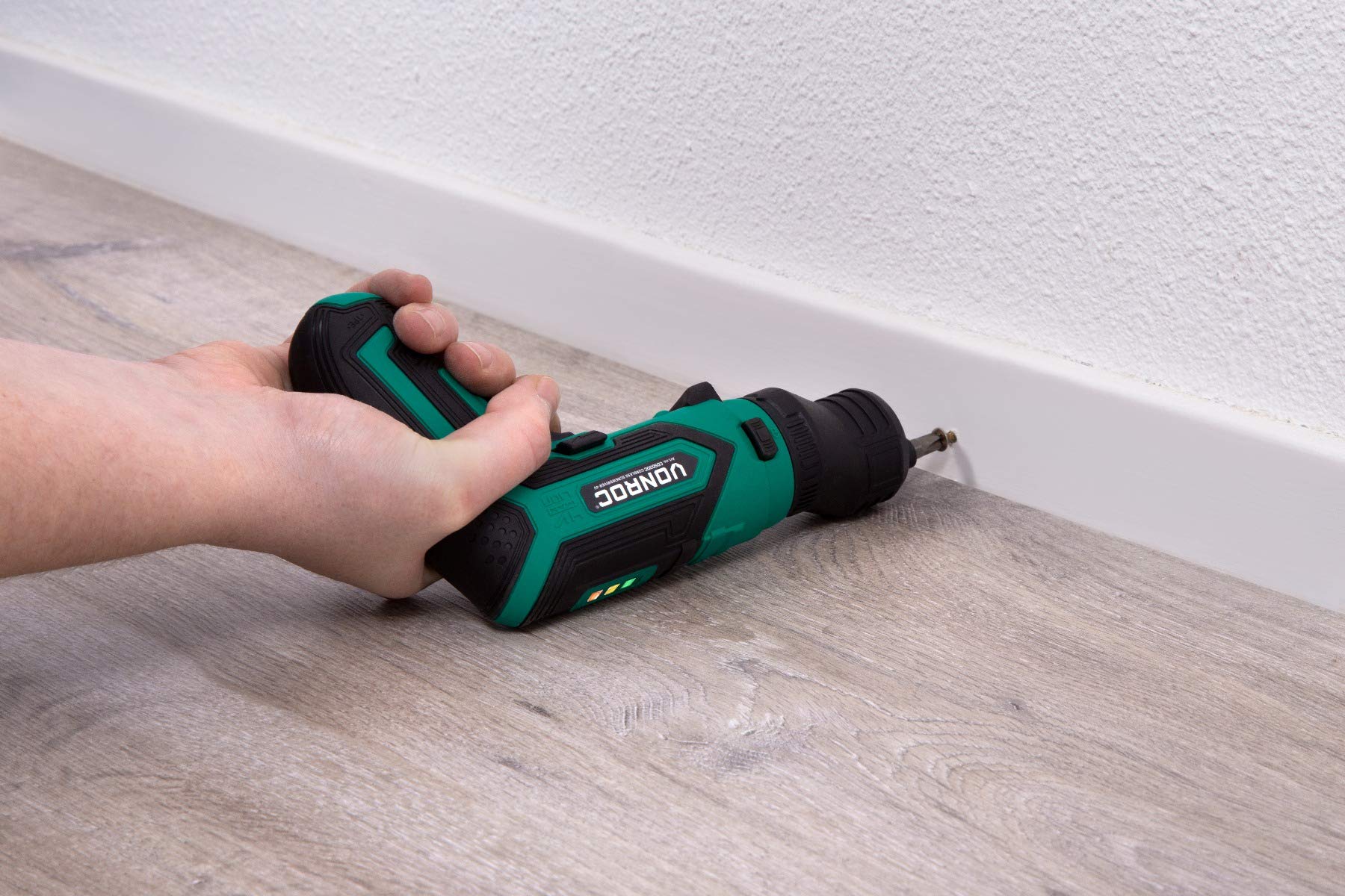VONROC Destornillador inalámbrico 4V con Kit de brocas de 9u, cargador rápido y bolsa de herramientas
