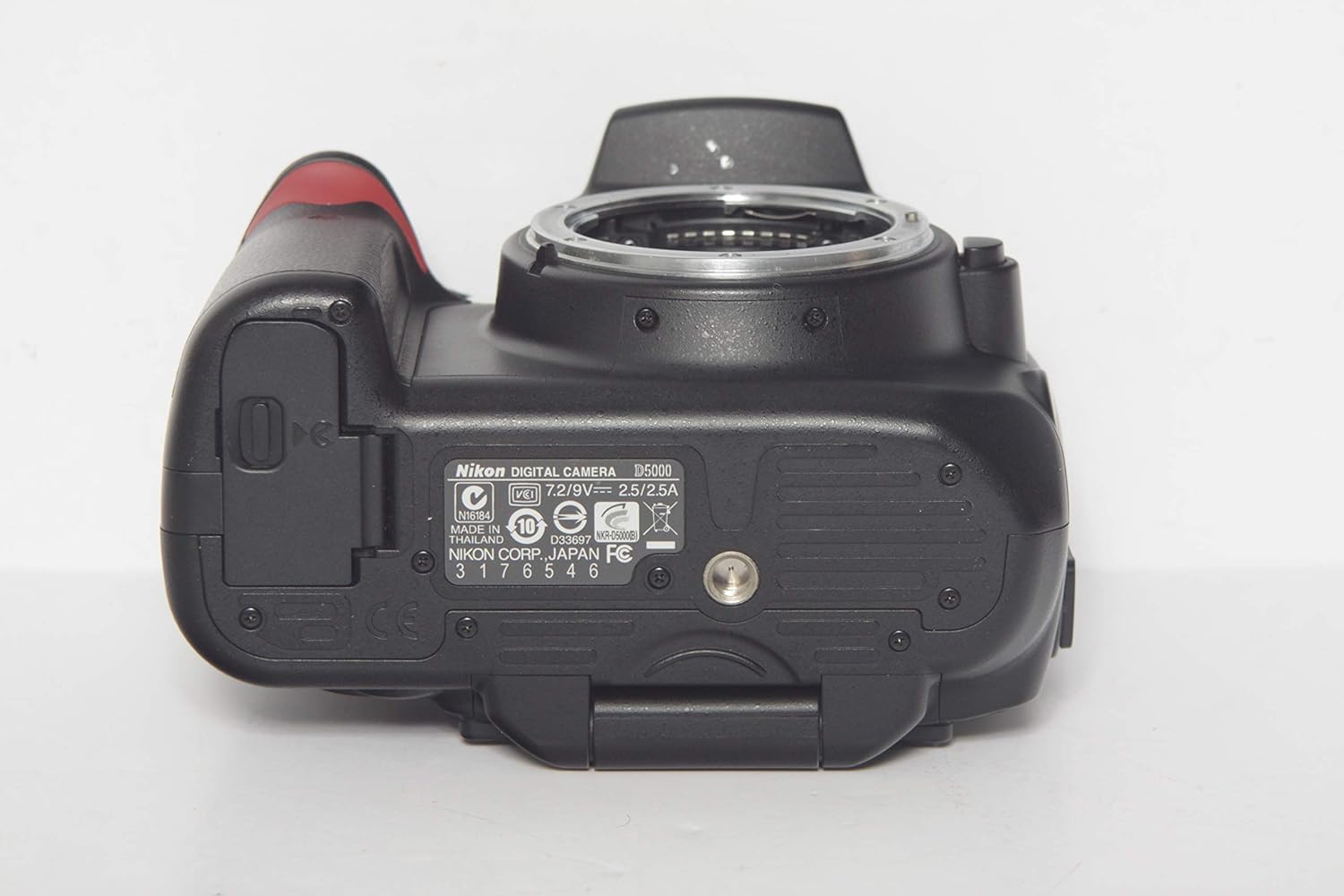 Nikon D5000 12.3 MP DX Digital SLR Camera with 2.7-inch Vari-Angle LCD (Body Only) (Renewed)