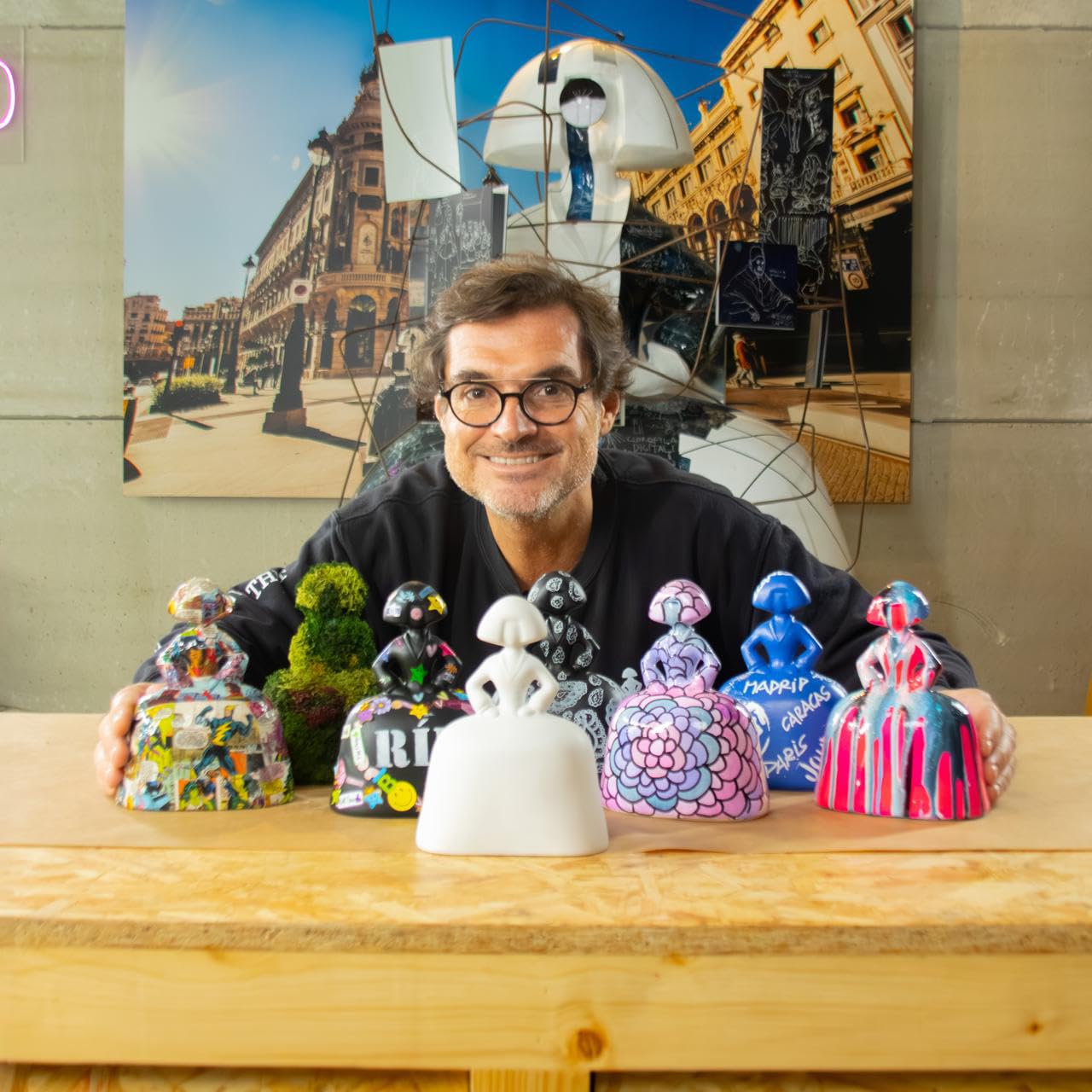 Figura de Menina en escayola – Crea tu propia escultura con set de pinceles, pinturas y un tutorial exclusivo del artista Antonio Azzato para una obra única.