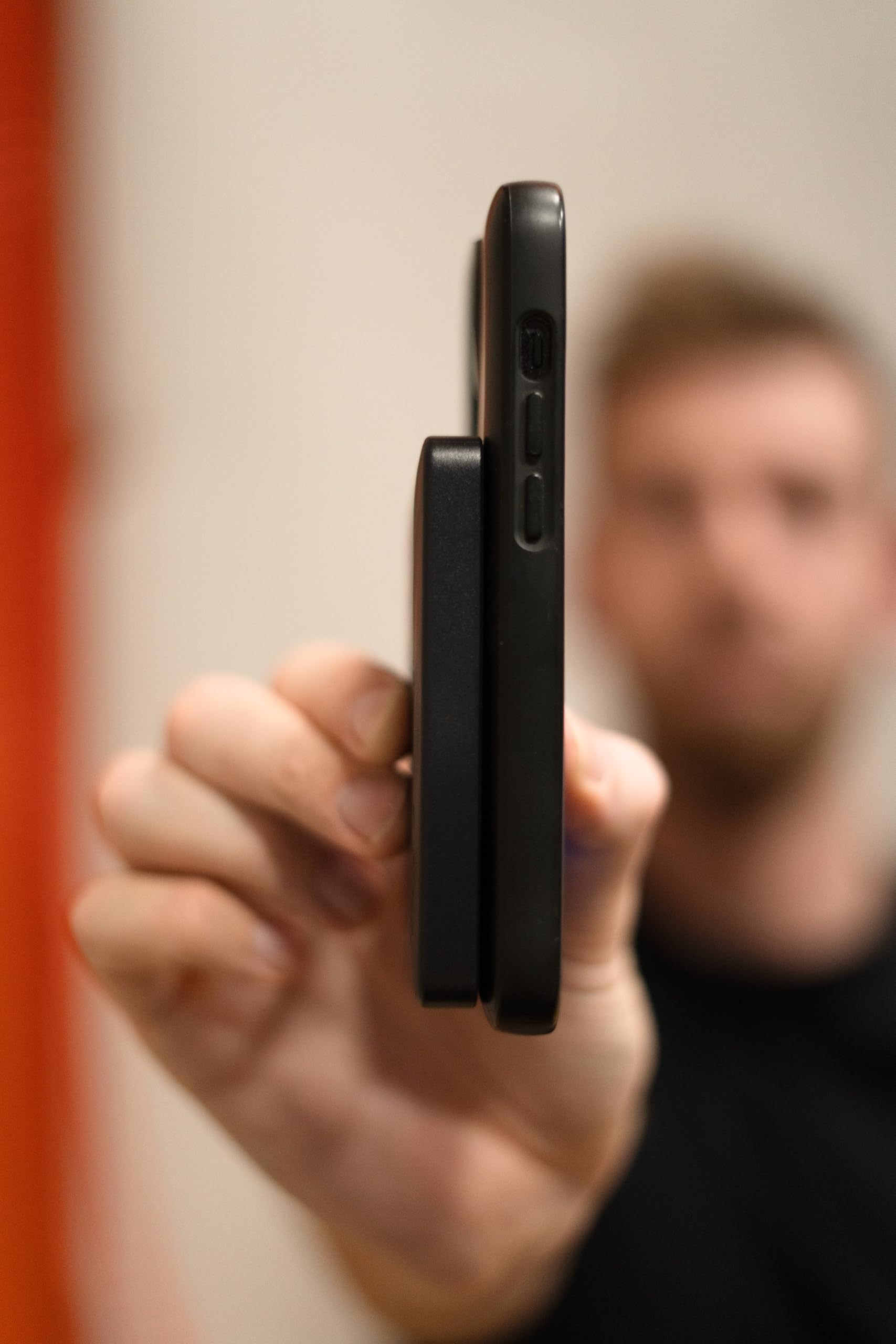 Xtorm Go2 Magnetic Wireless Power Bank 5000 mAh 20 W USB-C PD + ładowanie magnetyczne 15 W, ultra cienkie materiały premium Charcoal Black XG2WP051
