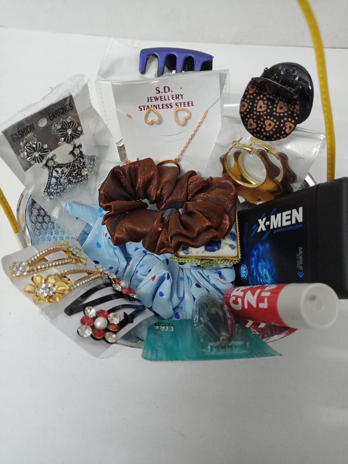 makeup accessories gift hamper for ladies, girls, birthday, anniversary 3