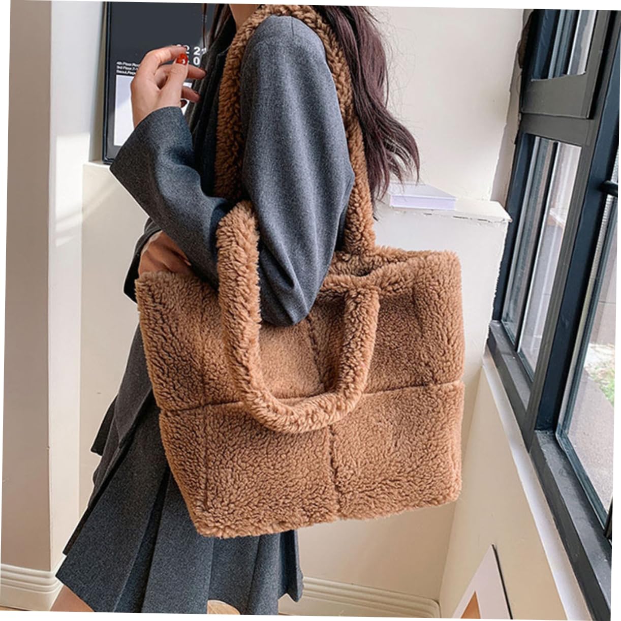 LIFKOME Große Plüsch Handtasche Damen Umhängetasche mit Geräumigem Innenraum und Komfortablem Material als Modische Schultertasche für Alltag und Freizeit