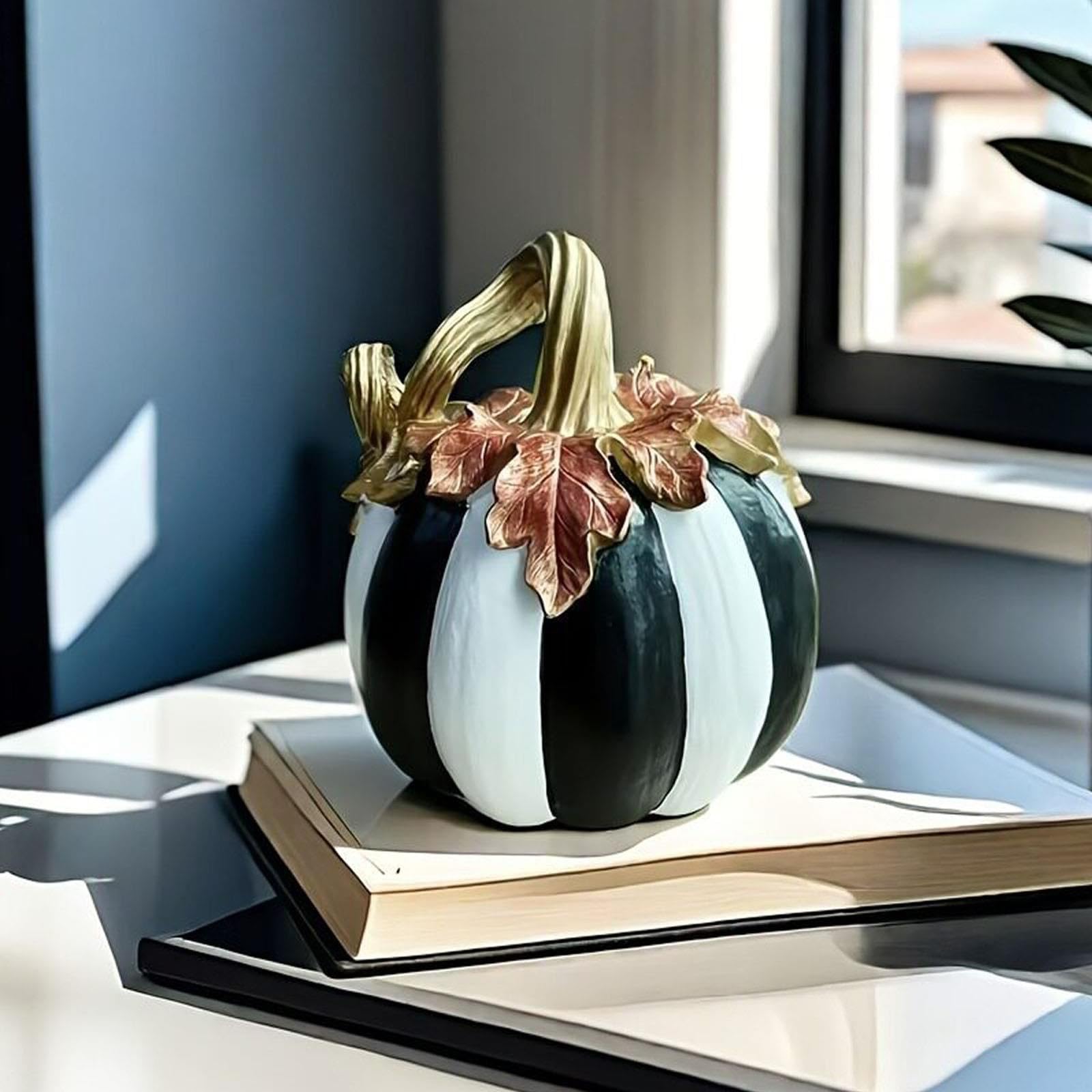 Zucca Artificiale Resina Righe Bianco Nero, Decorazione Halloween Dipinta