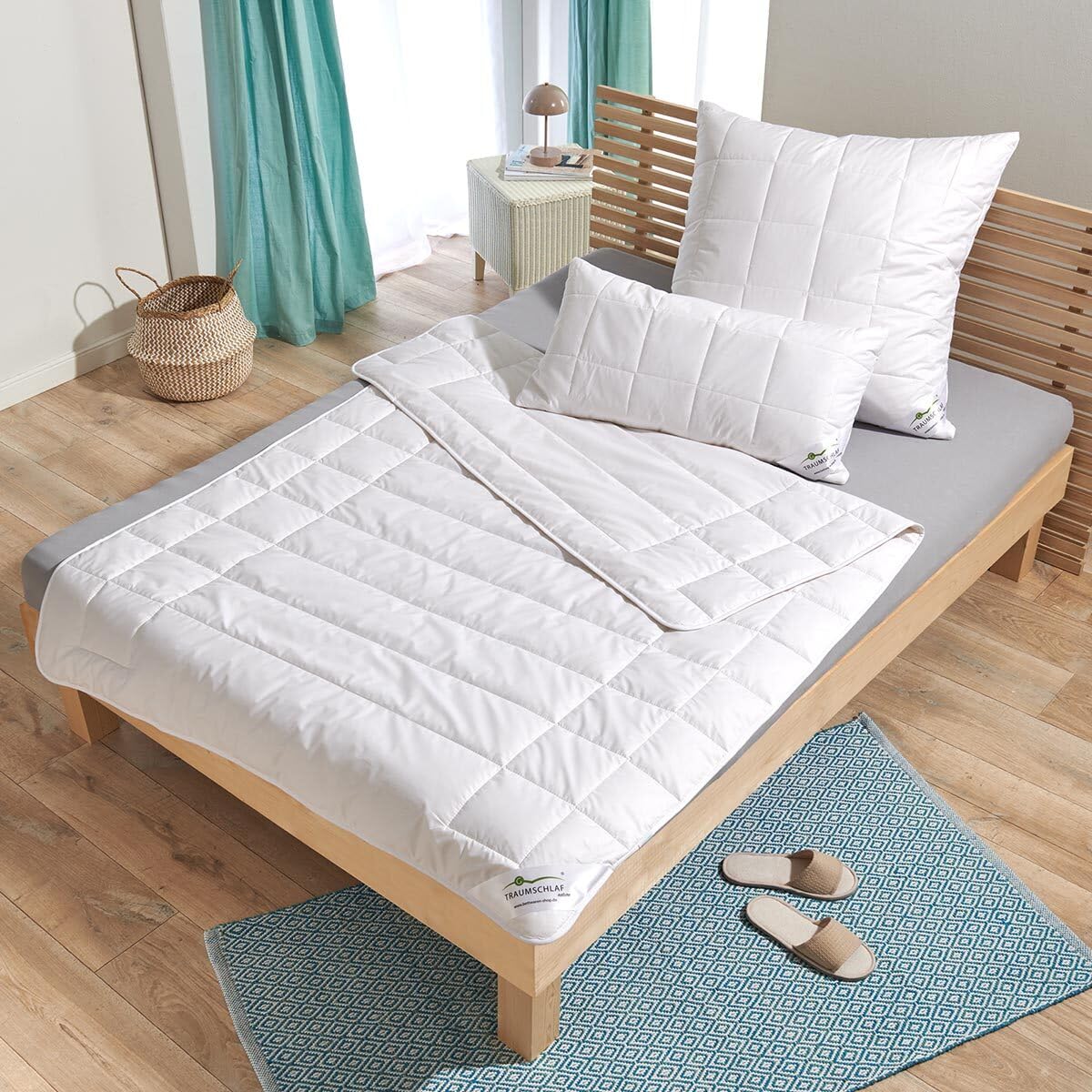 Traumschlaf Alpaka Bettdecke • Extra leichte Sommerbettdecke mit 100 % Alpakawolle • Hochwertige Naturdecke • Atmungsaktiv & temperaturausgleichend • Für Allergiker geeignet • 135x200 cm