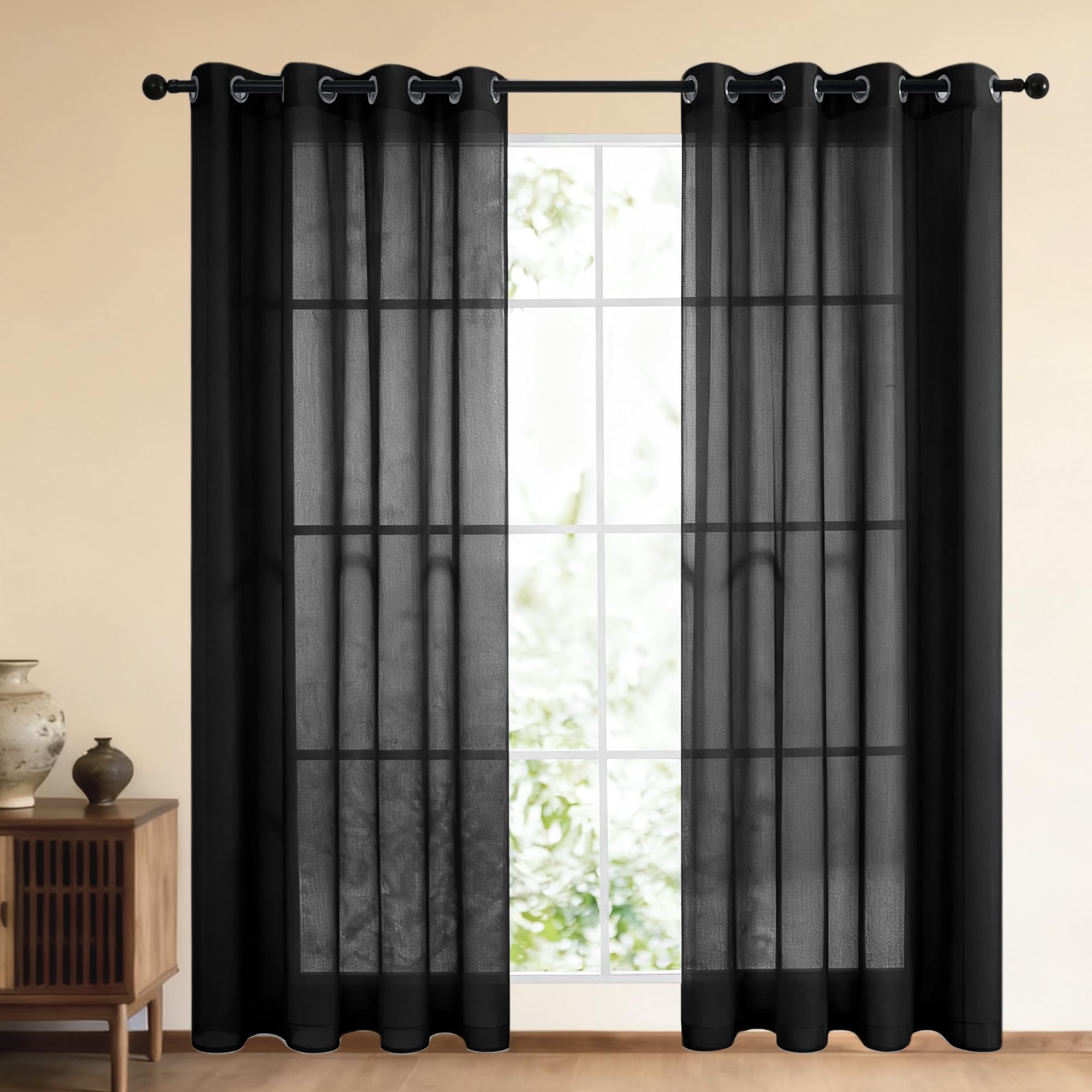 Rideau voile transparent noir 185x120 pour une lumière douce dans le salon.