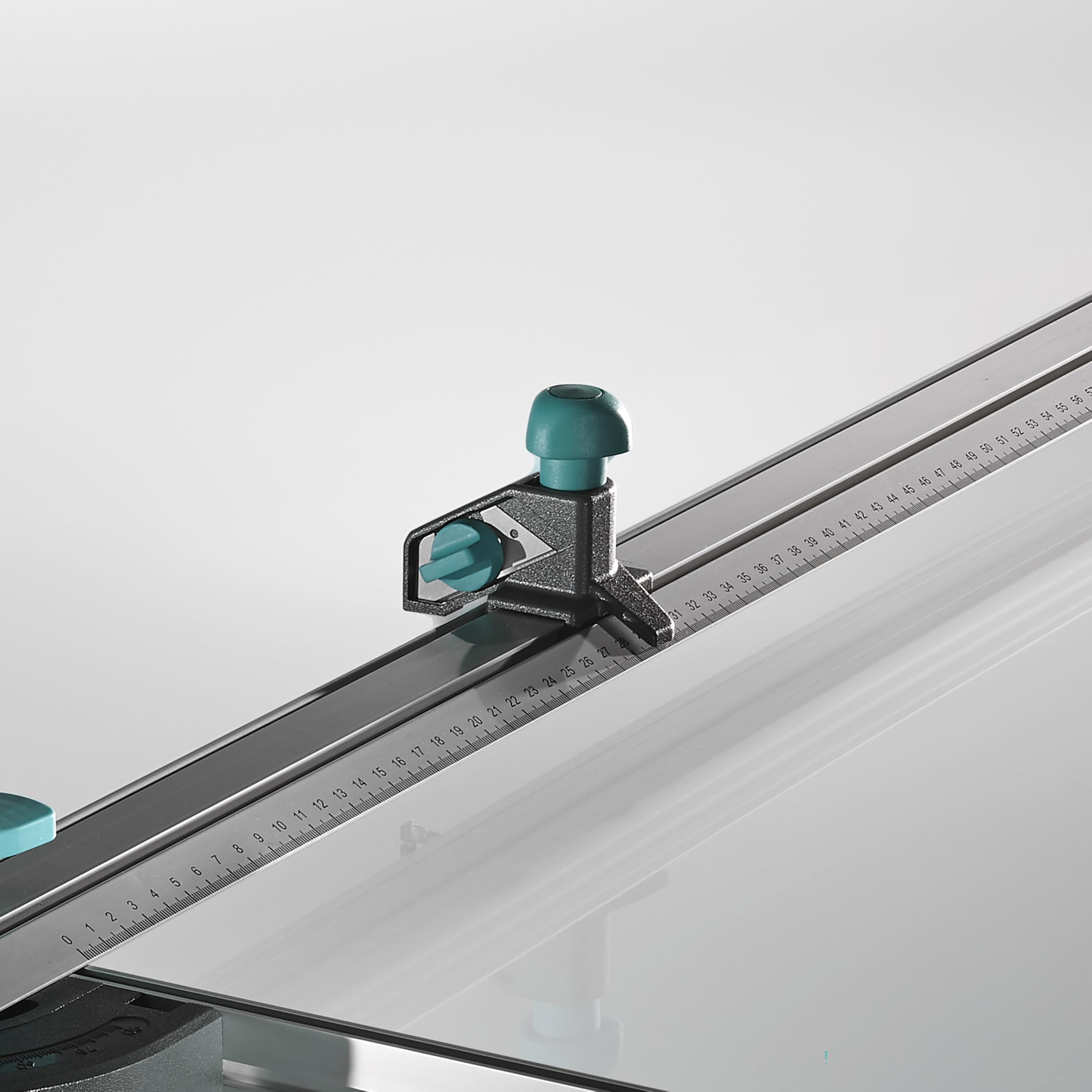 wolfcraft T-Schiene mit Parallelschneider für Gipskartonplatten | Schneid- & Markierungshilfe, Winkel- & Parallelschnitte, Schnitte bis 100 cm Länge und 97 cm Breite - 4008000