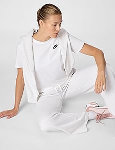 Nike Women's Sportswear Club Essentials T-Shirt